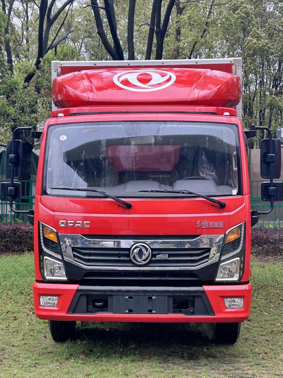 蓝牌货车东风凯普特.东风轻型车,4.2厢式货车,采用日产尼桑2.