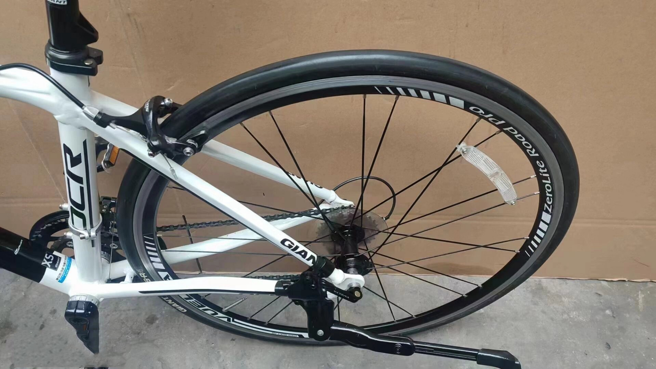 出捷安特ocr5700 3000元 捷安特ocr5700 18速c刹 xs车架700c轮组 中空