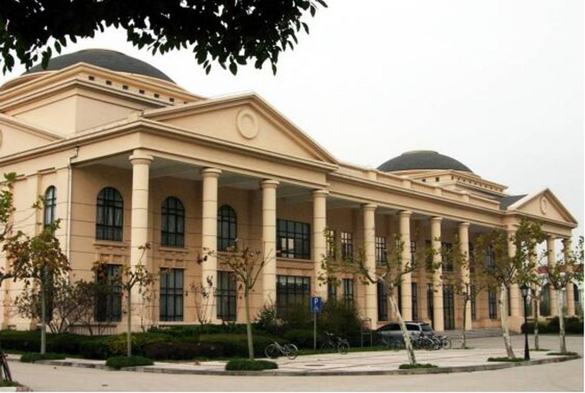 上海工商职业技术学院 上海工商外国语职业学院(shanghai institute