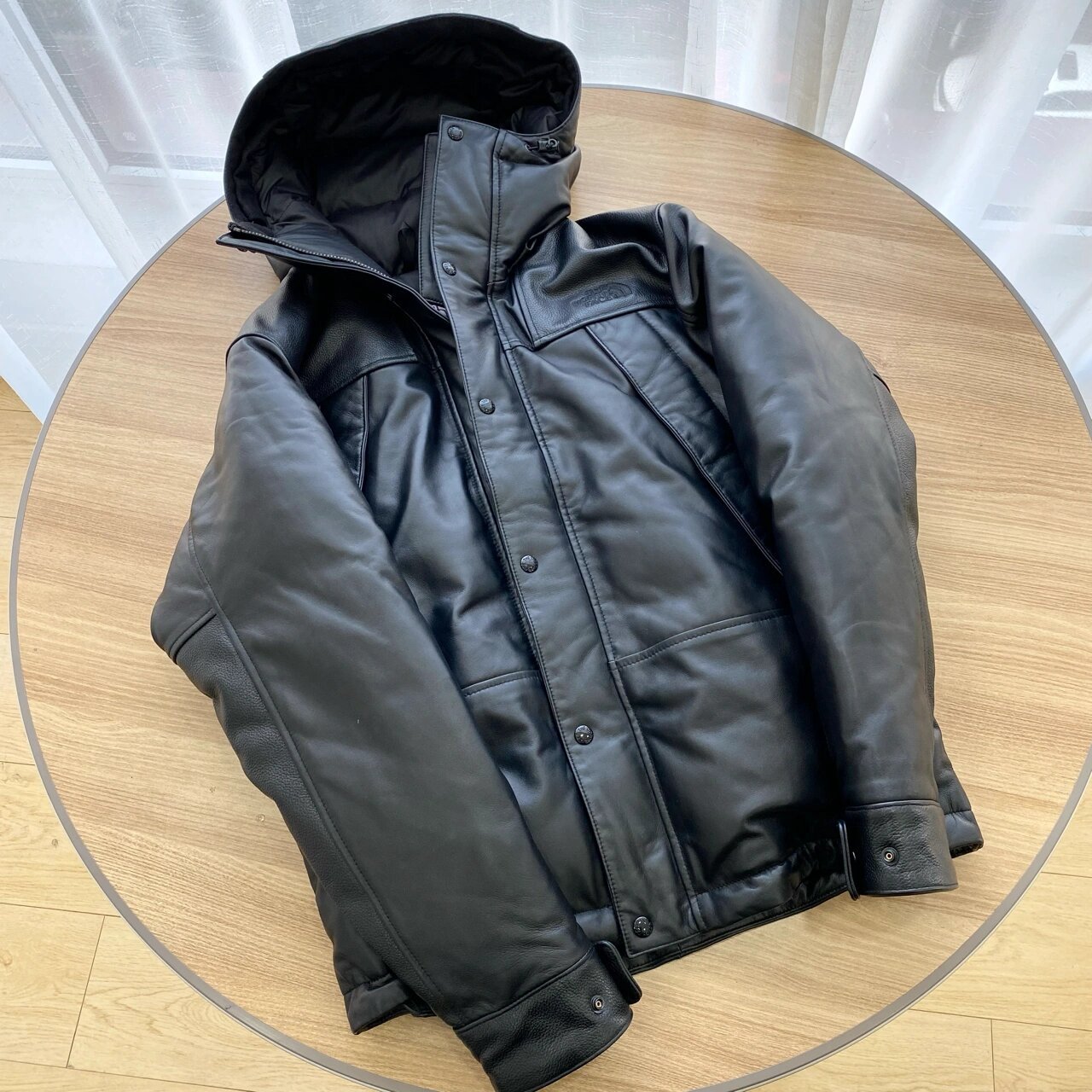 北面小羊皮羽绒服 北面小羊皮羽绒服,官网售价9000  柔软的小羊皮,加