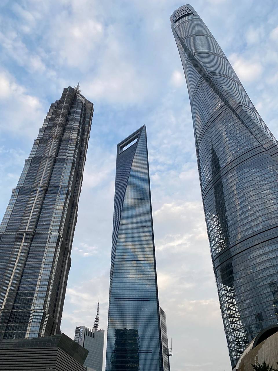 据说这三栋楼象征着中国的金融 陆家嘴的标志性建筑物厨房三件套,这高