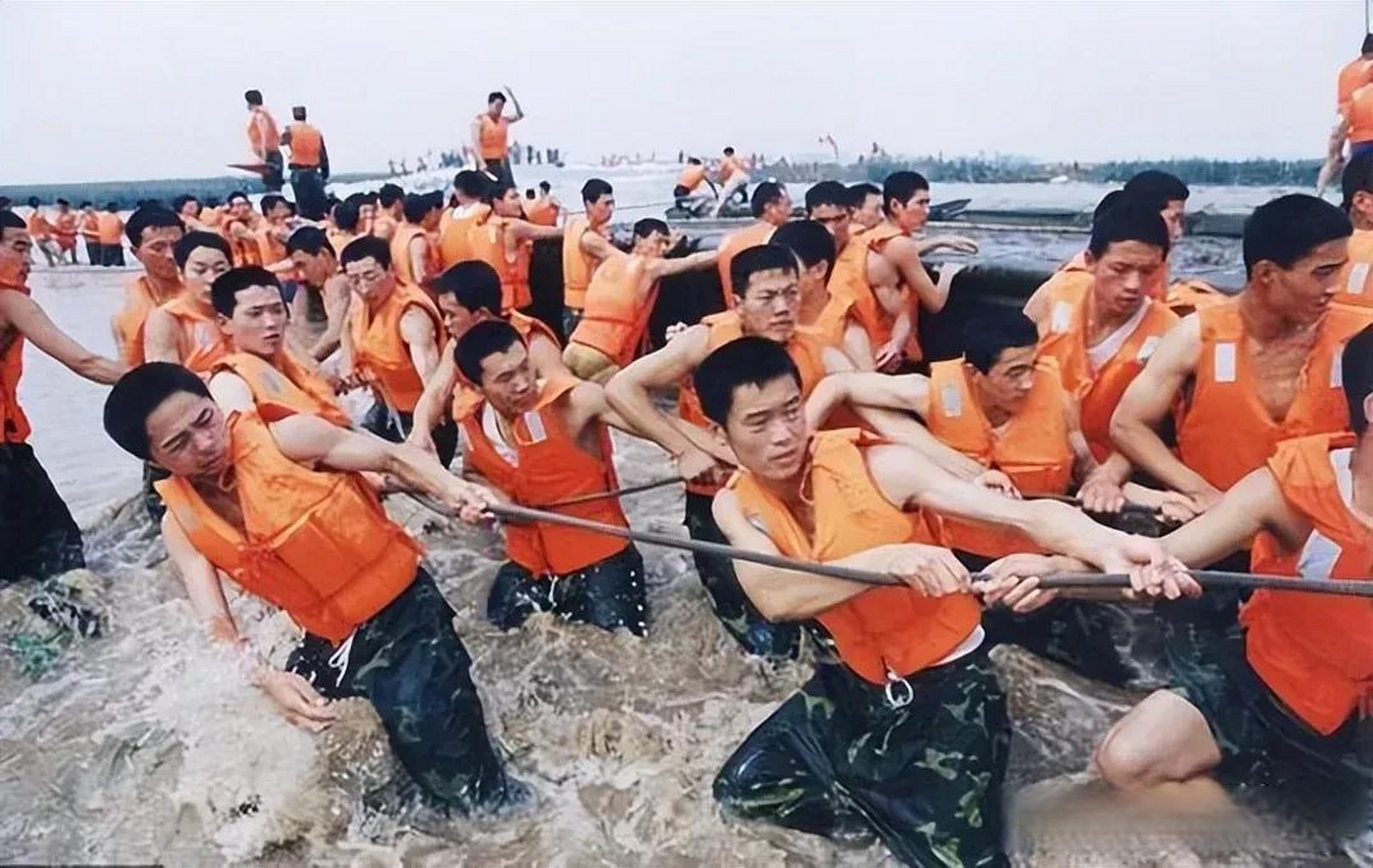 今年京津冀洪灾,咋没有媒体拍到子弟兵抗洪的照片呢?