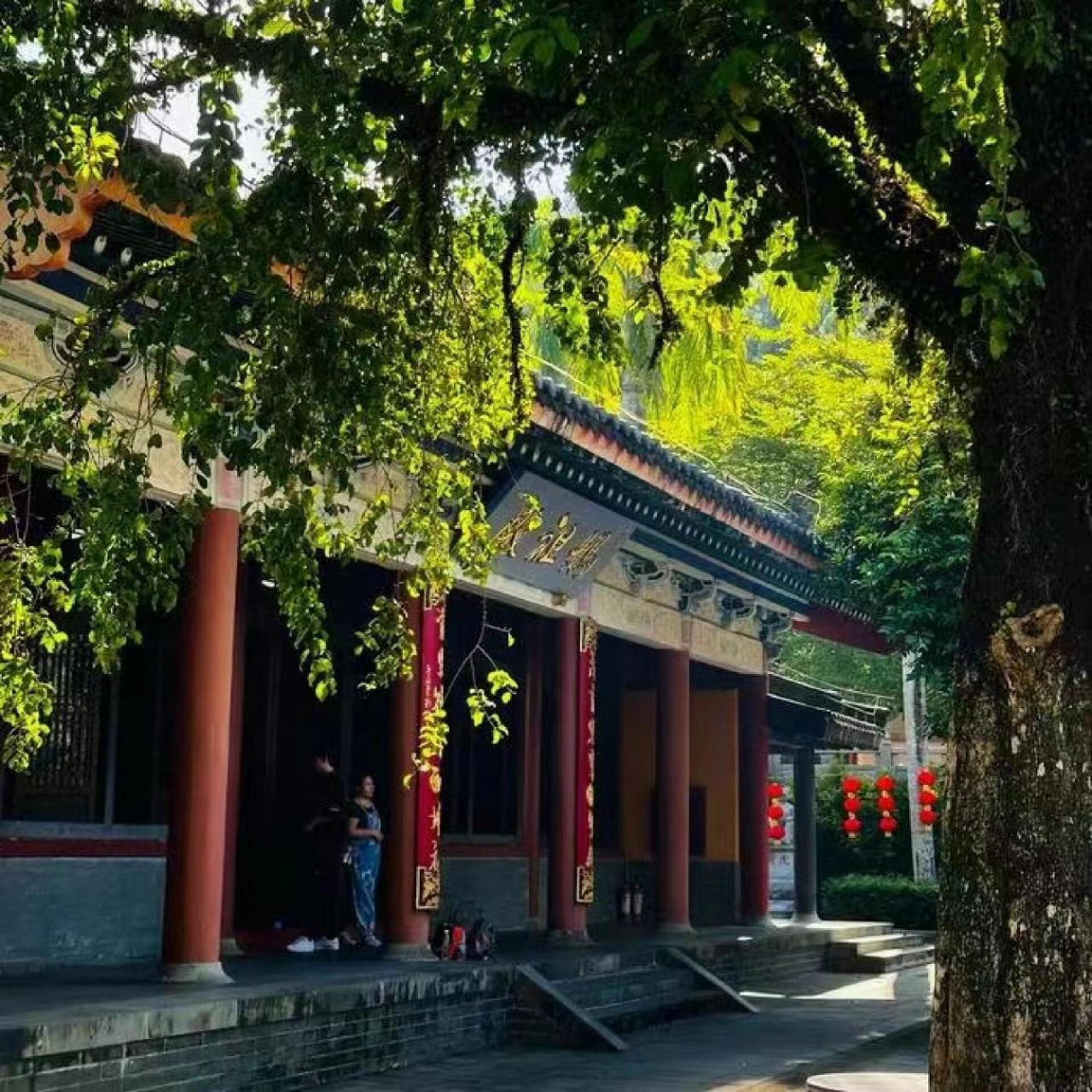 文笔峰的魅力9797玉蟾宫 玉蟾宫是道教在海南唯一的合法庙宇,被