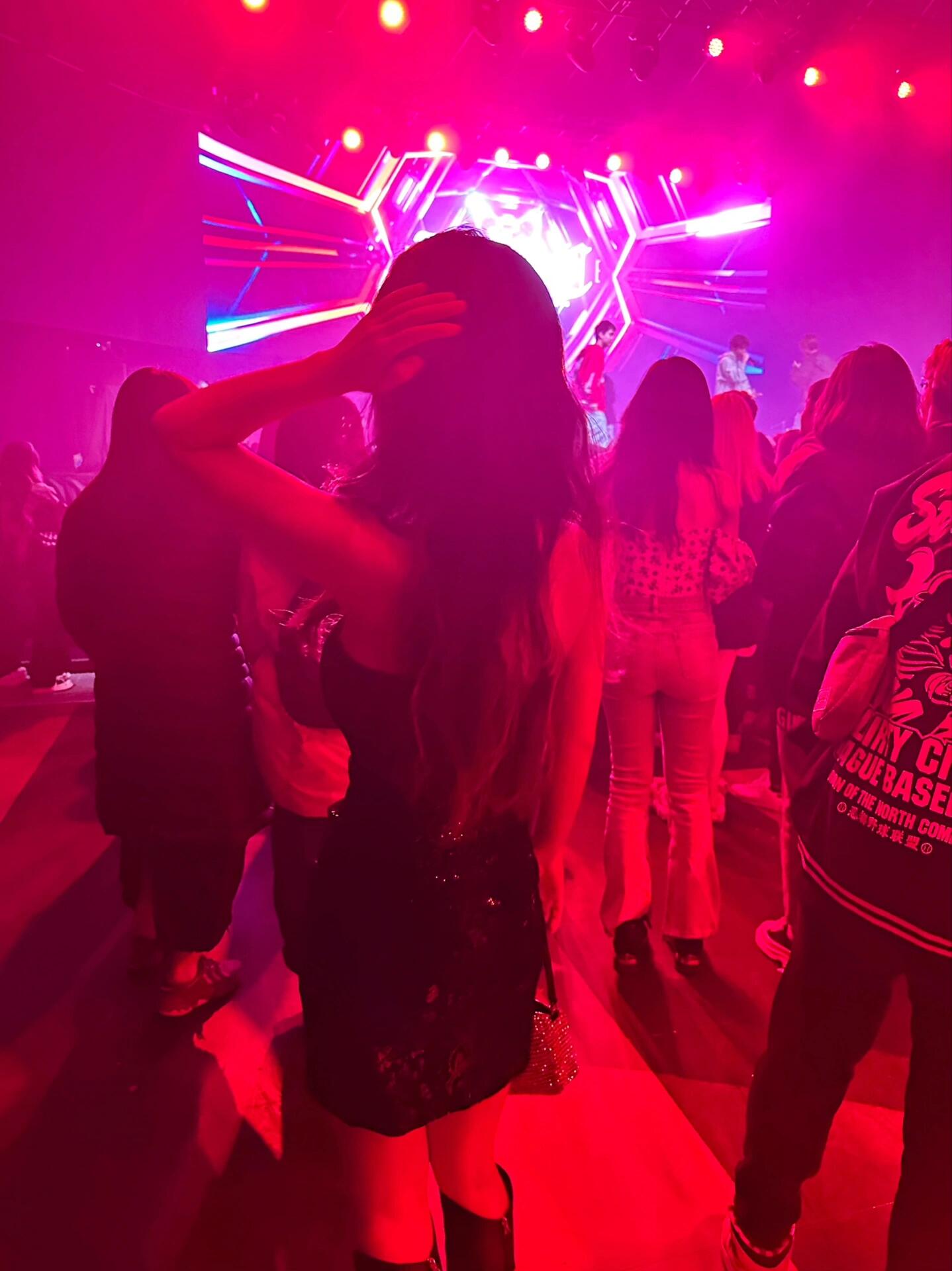 🪩冬季蹦迪|适合新手的穿搭➕拍照指南💃 家人们想蹦迪的举个手