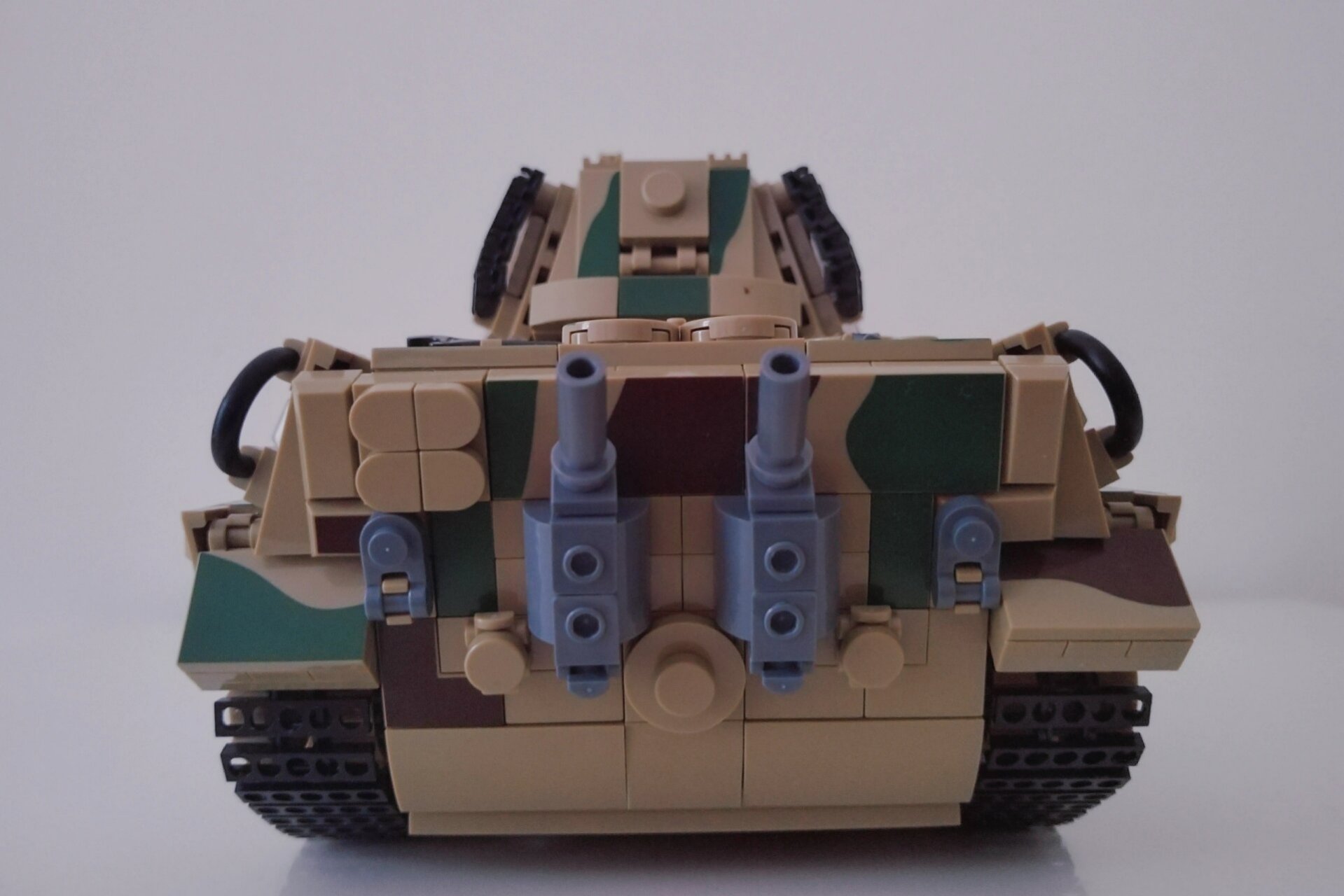 潘洛斯积木虎王重型坦克 作为二战德国"动物园"的巅峰之作,虎王坦克以