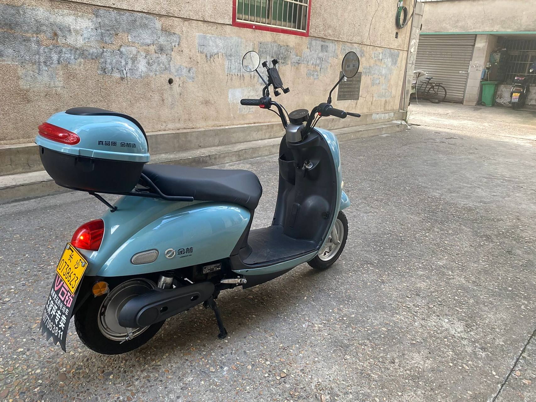 金箭电动车 60v20安的电瓶.续航40公里.带所以证件.