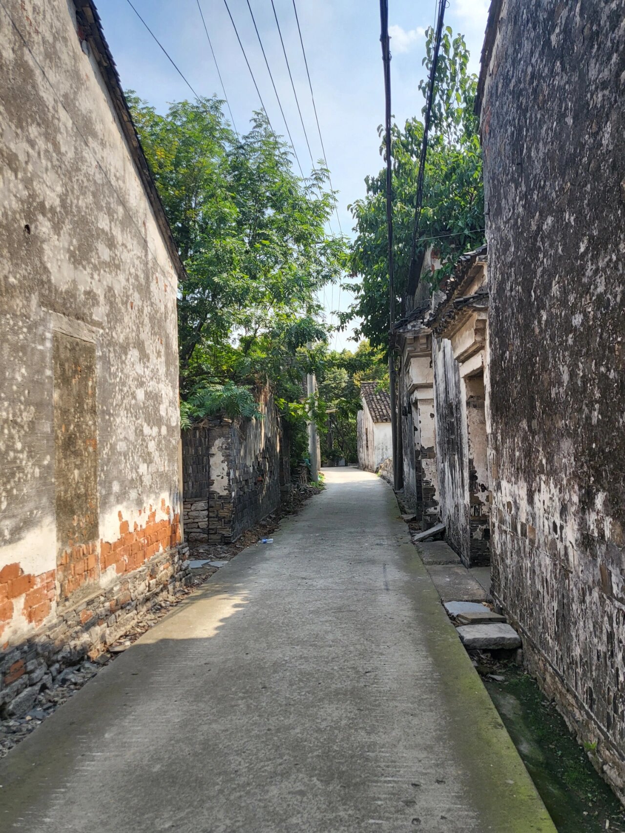 溧阳沙涨村 据说是元朝时候的古村 村子里几乎已经没有村民了 下午