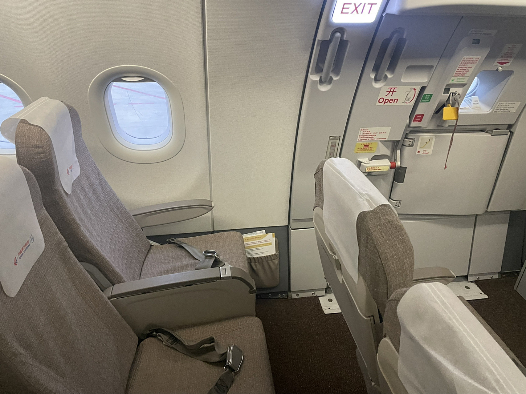 空客321-200 社恐人最舒服的位置了 这个座位可以说是经济舱中的头等
