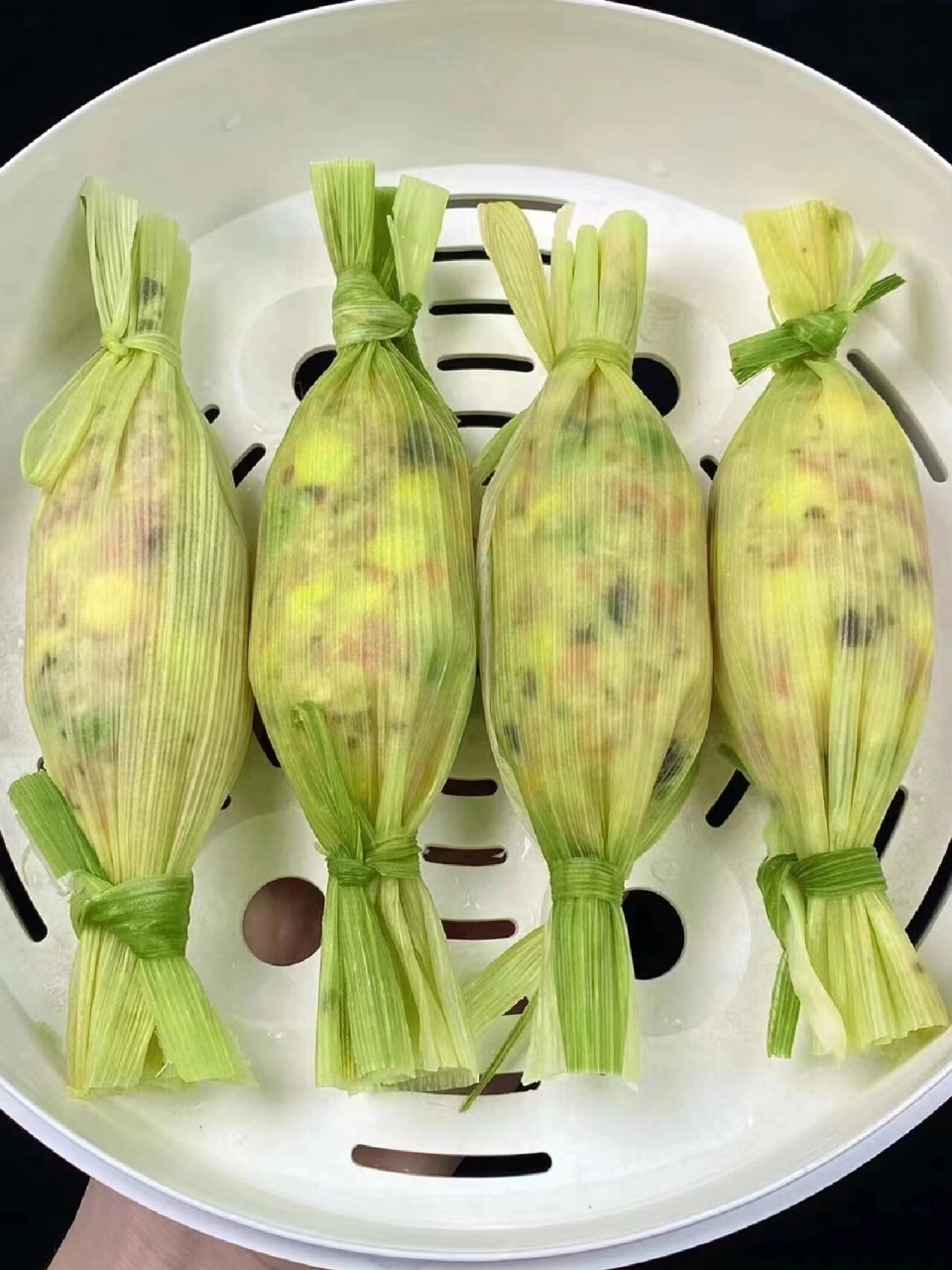 做成美食99 正是吃玉米的季节99 一般玉米外衣壳壳都是剥开就扔了