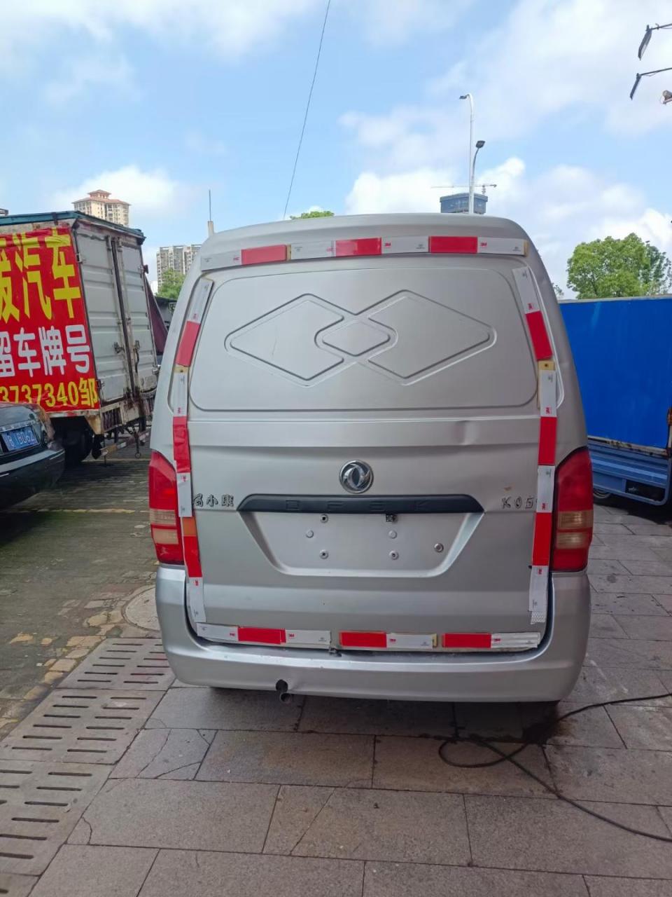 17年东风面包车,货运板的,拉人拉货两不误,有空调,发动机变速箱〇多k