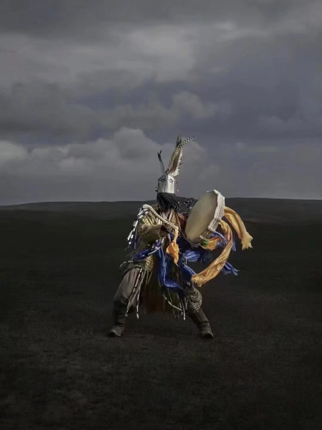 蒙古族萨满教"萨满法师"装束,丹麦摄影师ken hermann拍摄于中国内蒙.