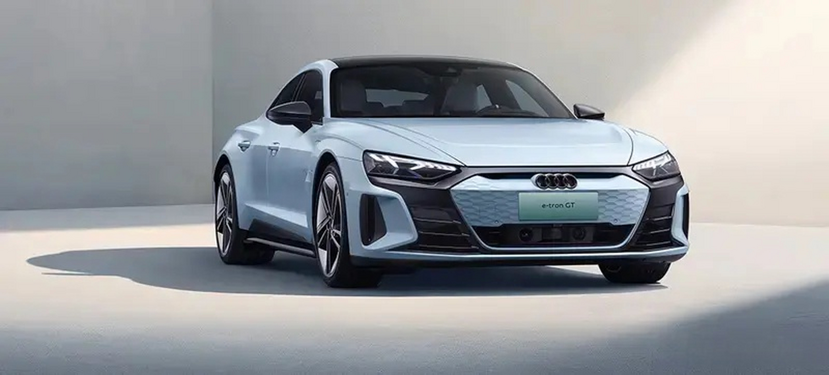 奥迪e-tron gt将于7月27日上市 首发版预售109.98万元  日前有消息称,