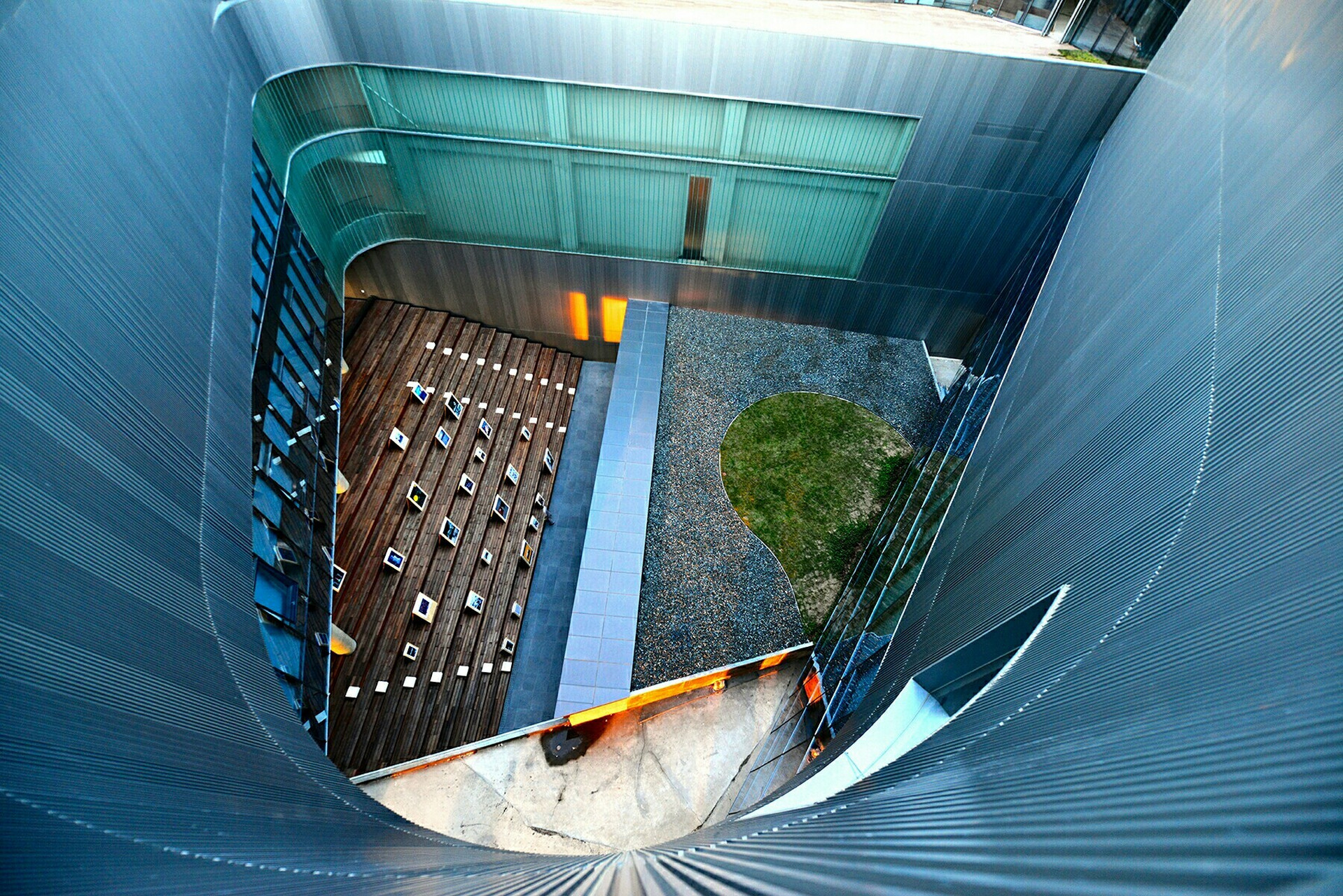 雅昌艺术中心,藏富于美艺 雅昌(深圳)艺术中心,是全球首创的整合艺术