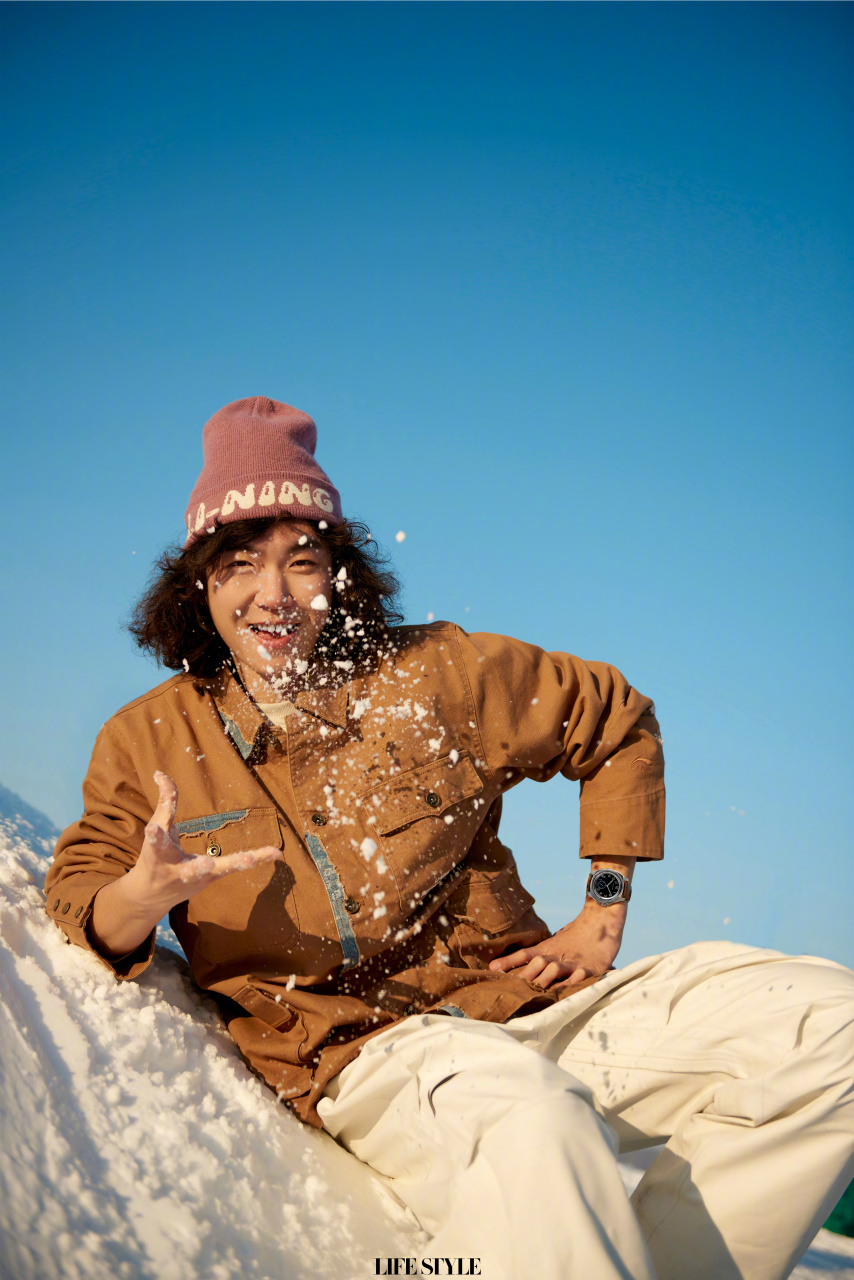 style时装大片#  2022年的夏天,张嘉豪走向了陡峭的雪山,开始尝试