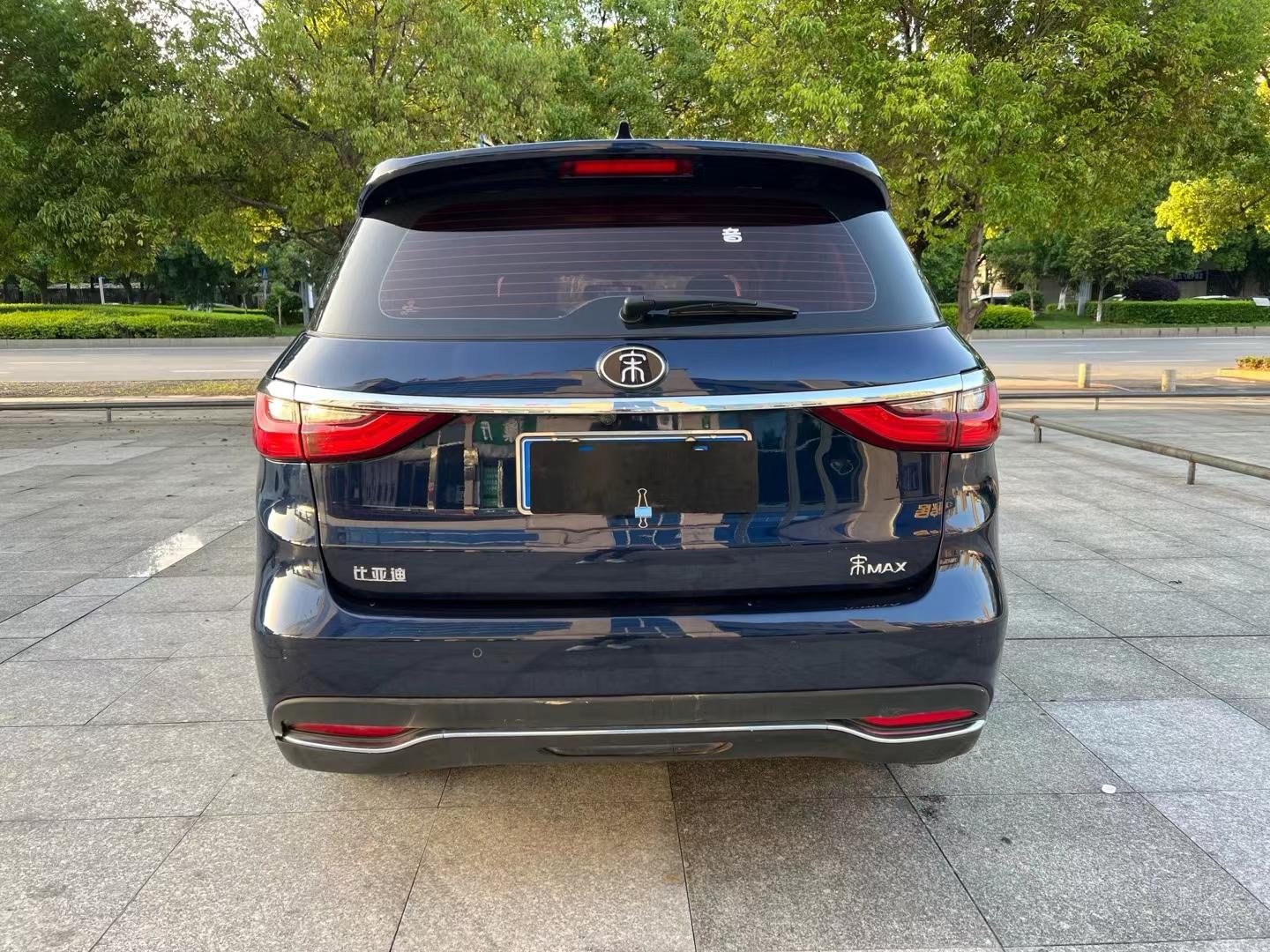 98万 18年5月比亚迪宋max手动挡1