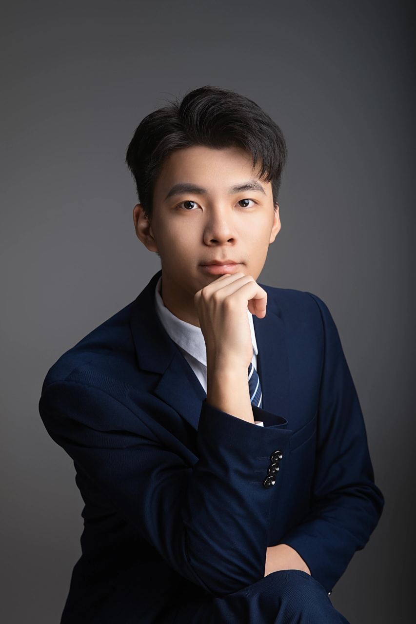 男士商务职业照|广州形象照 男士的职业照彰显得是男士的专业形象和