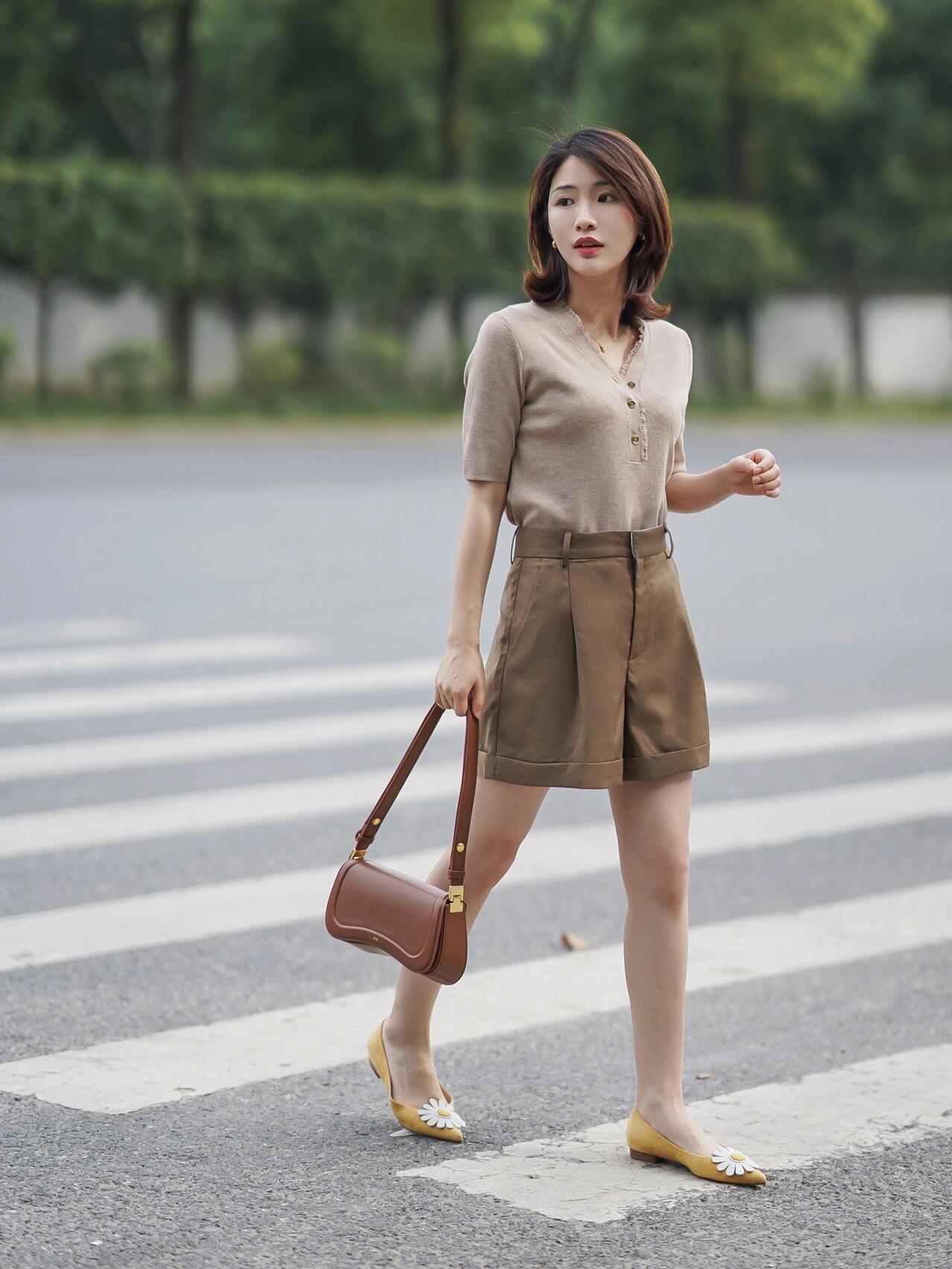 初夏简约风日常通勤穿搭