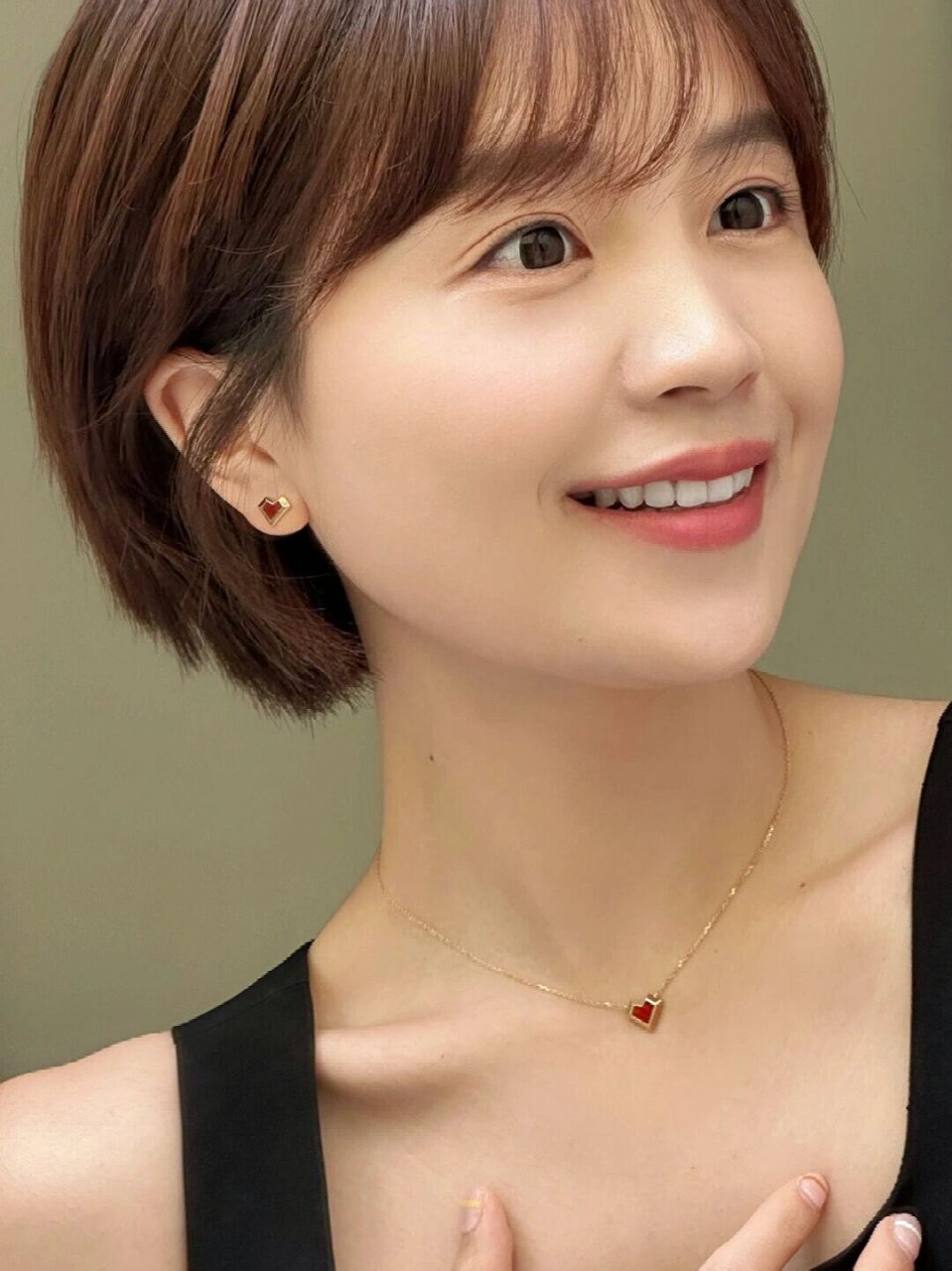 适9415圆脸女生的挂耳短发,减龄显脸小 知性风格挂耳短发 减龄