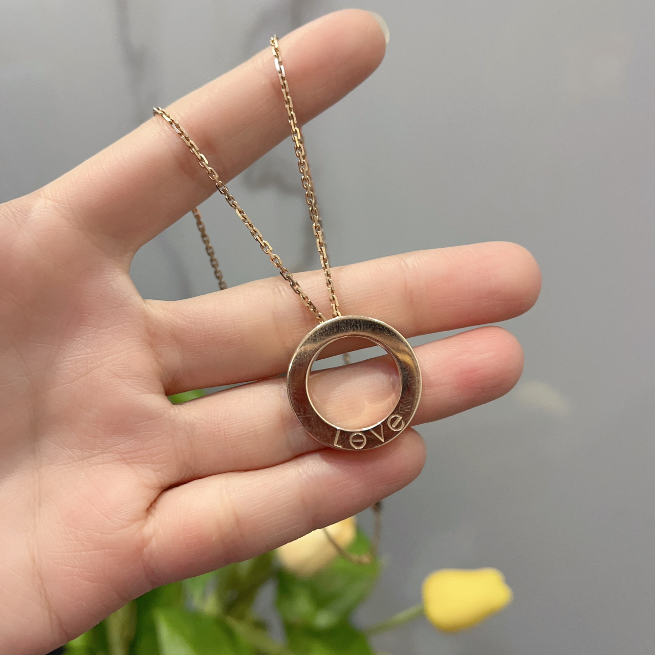 卡地亚玫瑰金满天星大圆饼项链来了 卡地亚玫瑰金满天星大圆饼项链,99