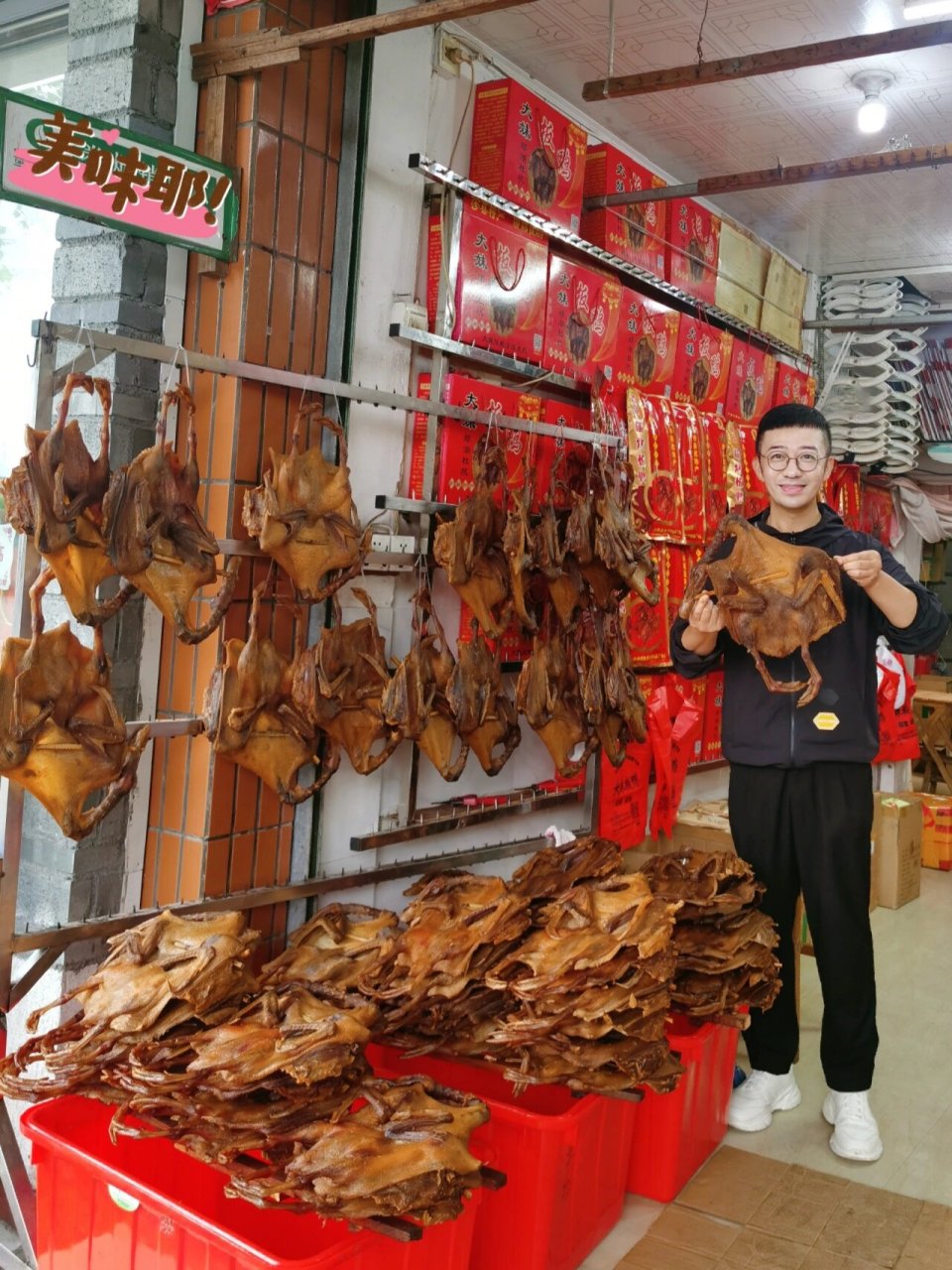 沙县板鸭顶呱呱 08板鸭,也称"腊鸭"沙县板鸭最为知名的当属郑湖板鸭