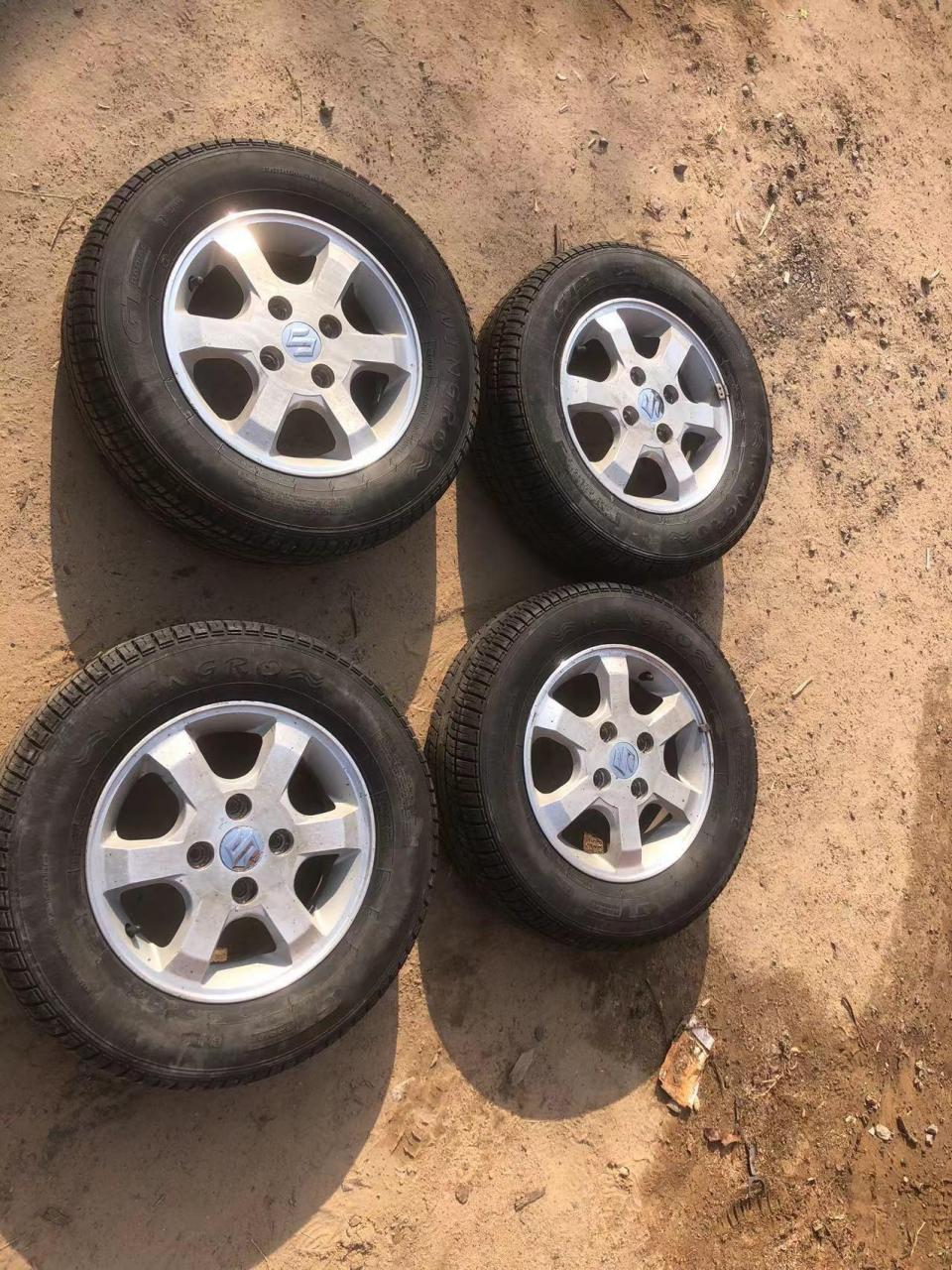 铃木浪迪原车轮胎,165轮胎,轮毂轮胎一起售