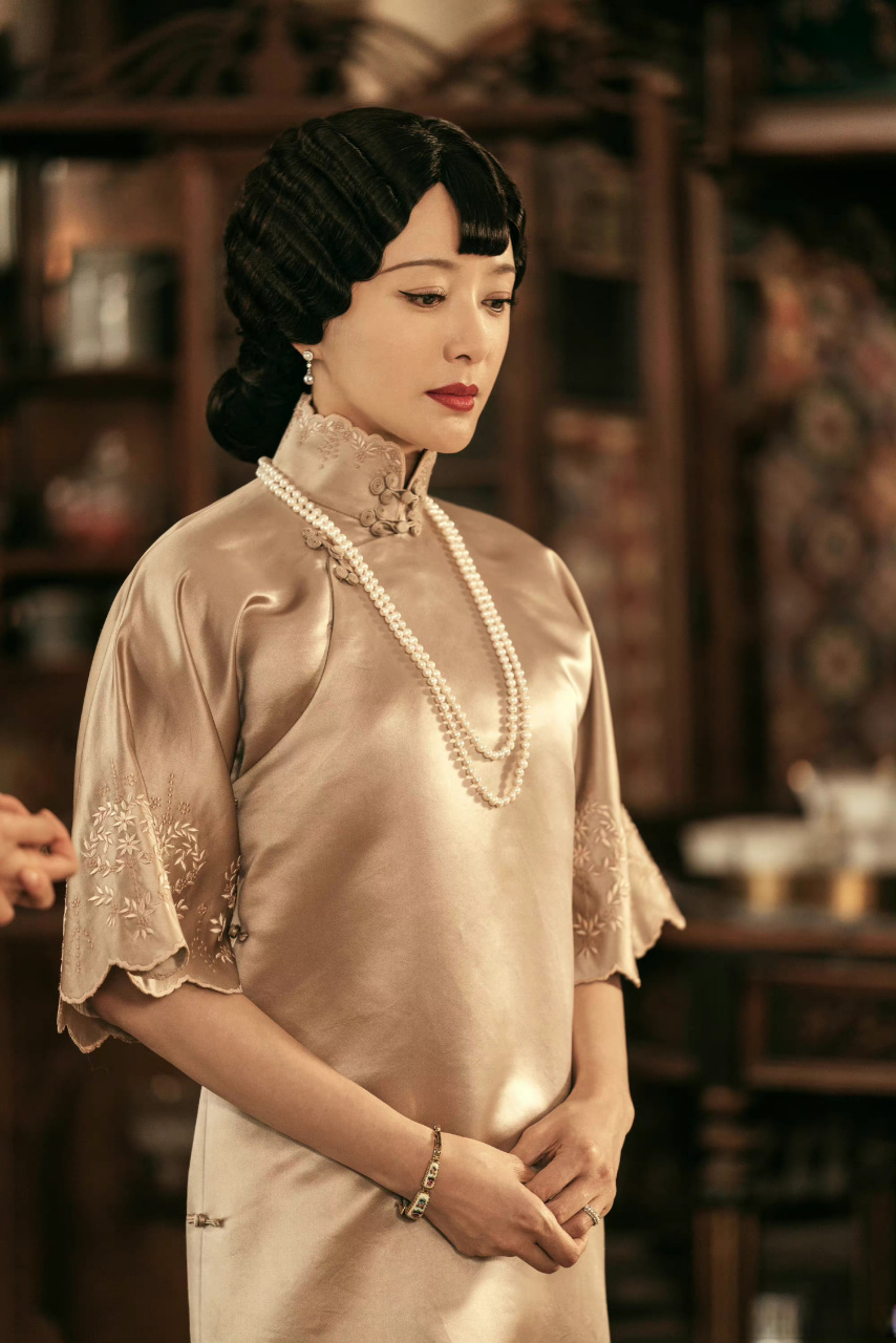 秦岚旗袍# 《传家》真的太好看了,服道化真的好用心,秦岚穿旗袍姨太