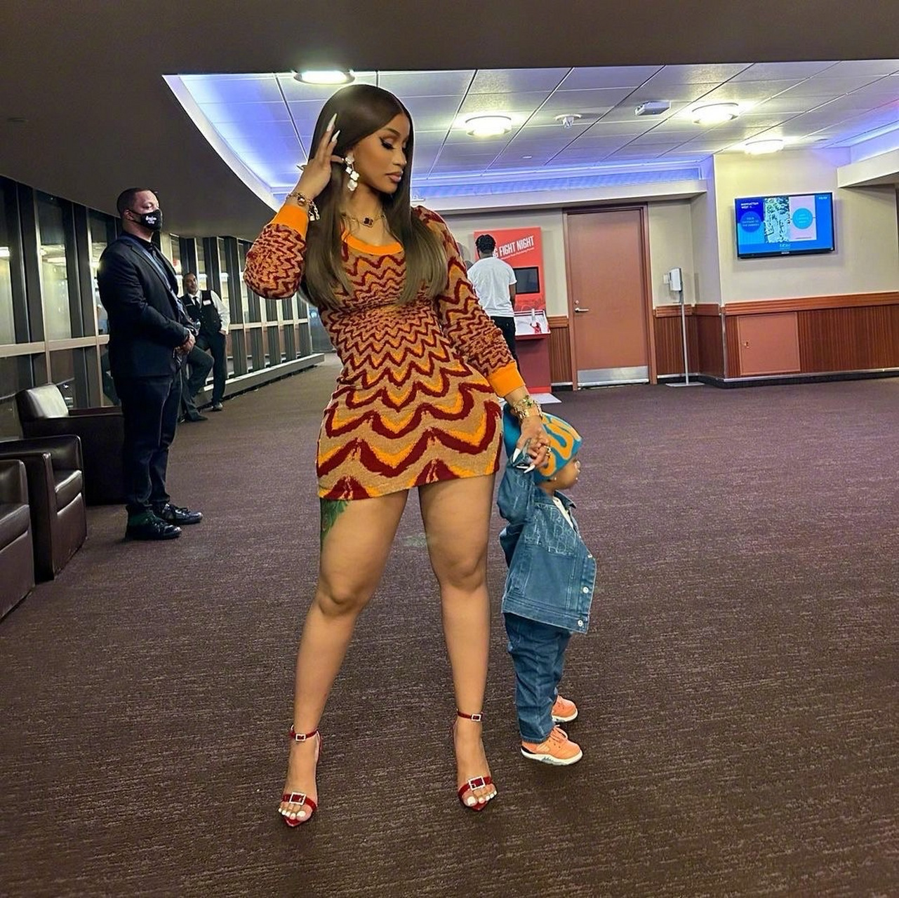 卡老师cardi b带娃新照曝光!#美剧风向标##美剧嘉年华