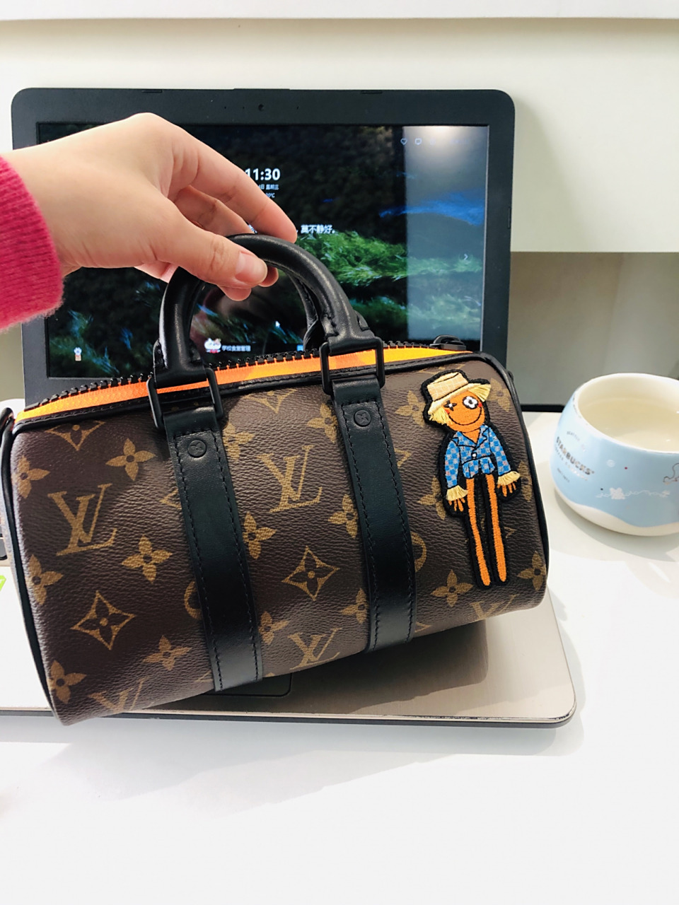 lv keepall nano 稻草人 1月24号预定,到3月24日收到,正正好2个月.