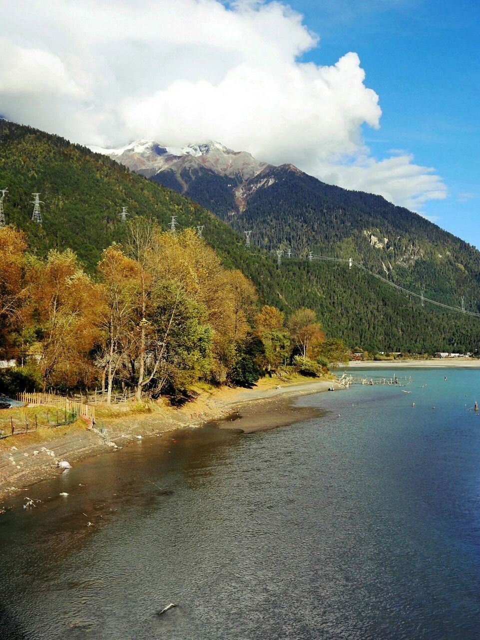 西藏自驾|波密小众景点:古乡湖 假如你自驾走林芝到波密,那么在快到