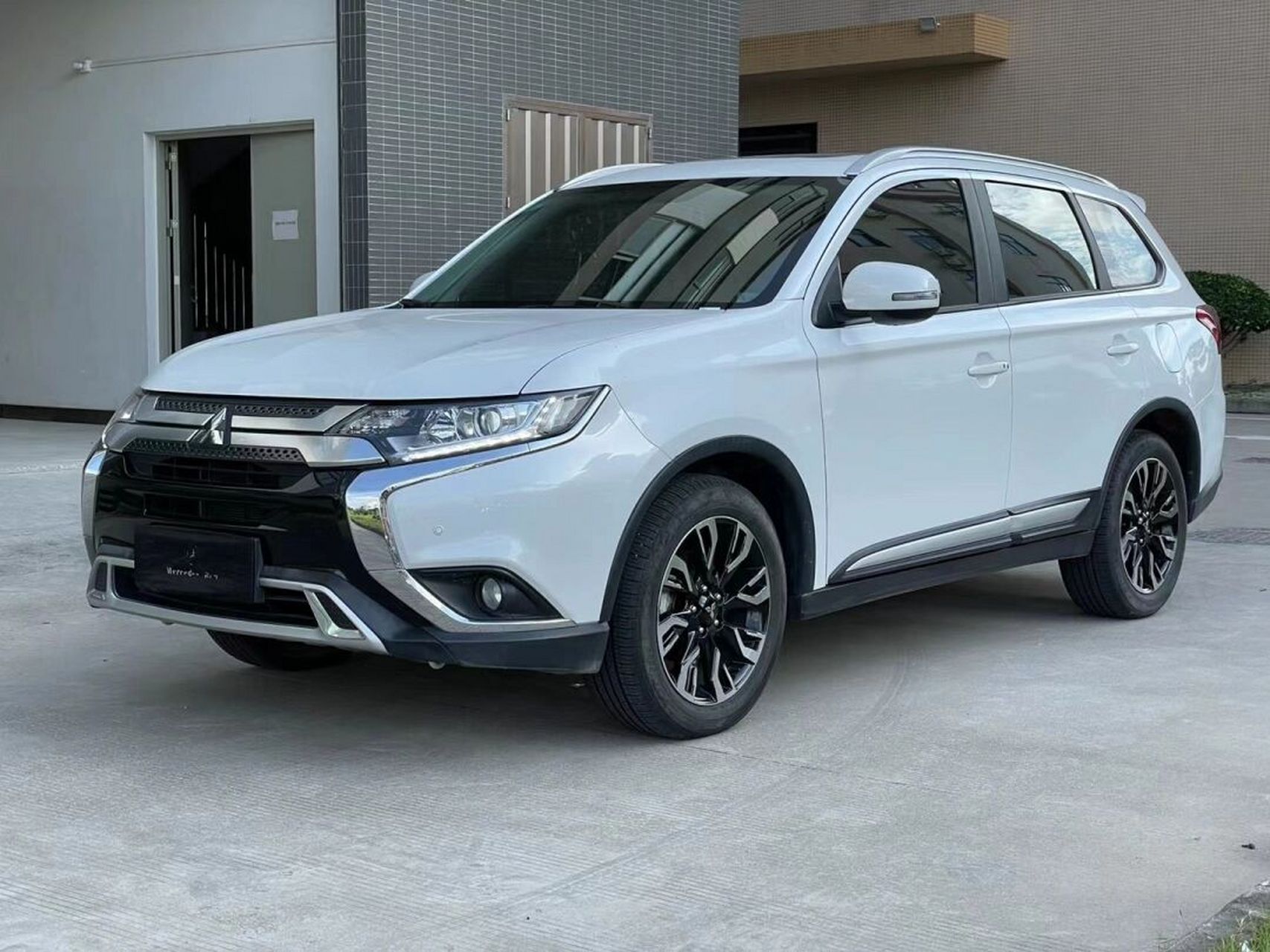 0l 两驱畅享版 5座 三菱 欧蓝德 2020款 2.0l 两驱畅享版 5座 国vi,1.