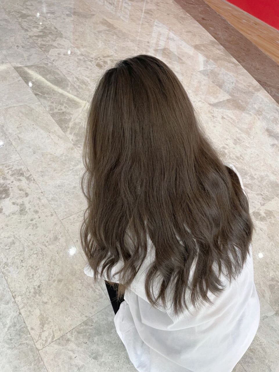 想染头发又不想被发现的,真的可以看准这个h5的亚麻棕,非常低调有自然