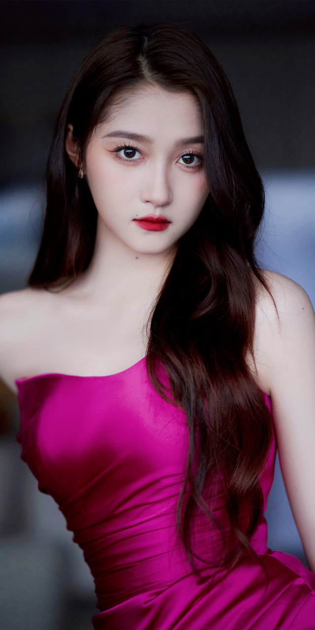 关晓彤玫红长裙造型大片写真壁纸.