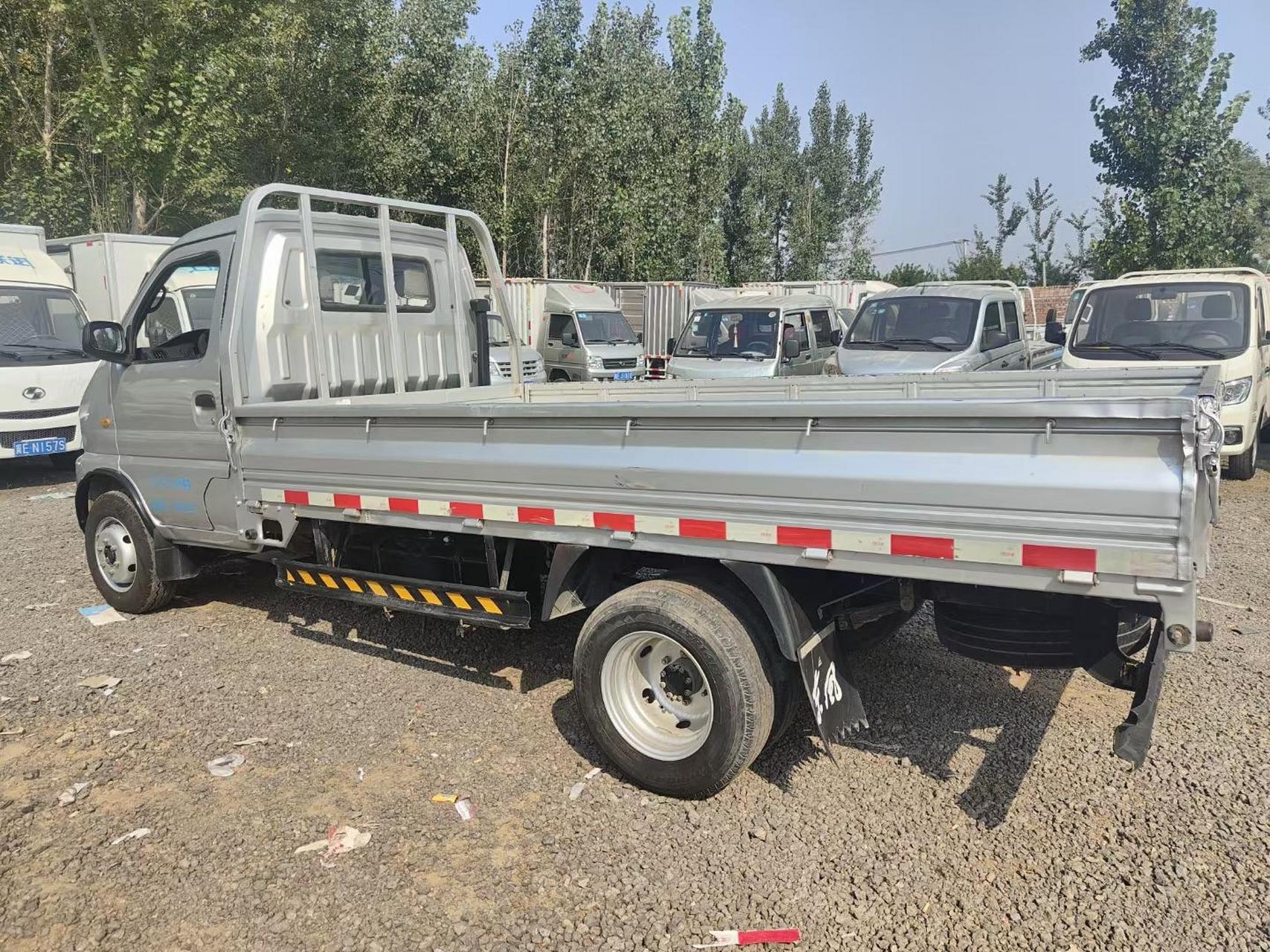 新到一辆19年4月东风小霸王汽油单排,车斗长3米4,原车空调,方向带助力