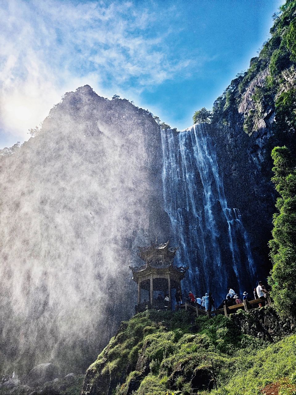 百丈漈/刘伯温故里景区  景区门票现场买65,抖音团购55,本人学生证