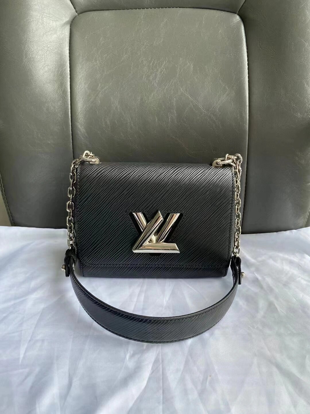 lv路易威登twist小号链条包扭扭包,98新 lv路易威登twist小号链条包