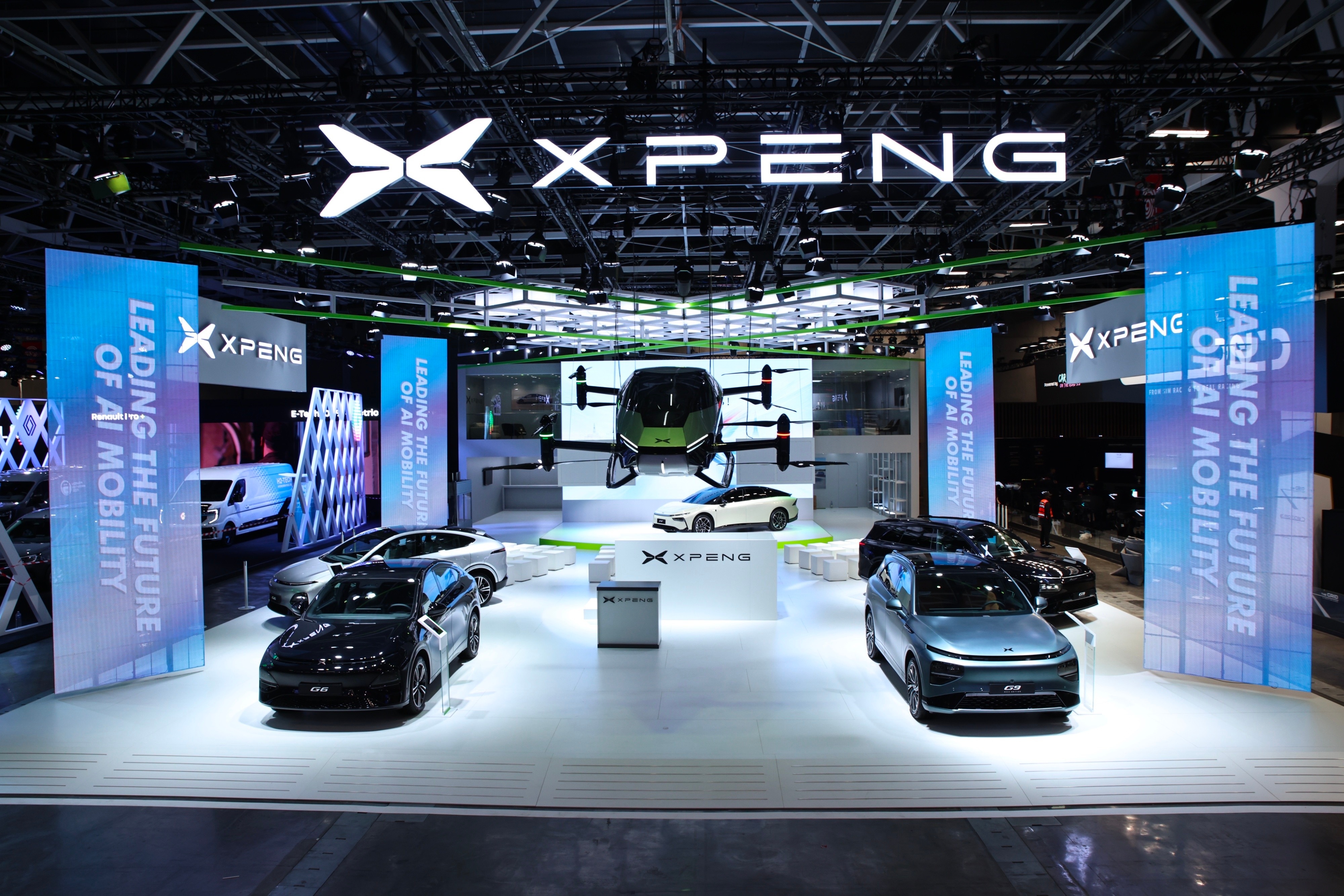 "技术  " 让 ai 智驾小鹏巴黎车展小鹏汽车展台小鹏展览会小鹏汽车在