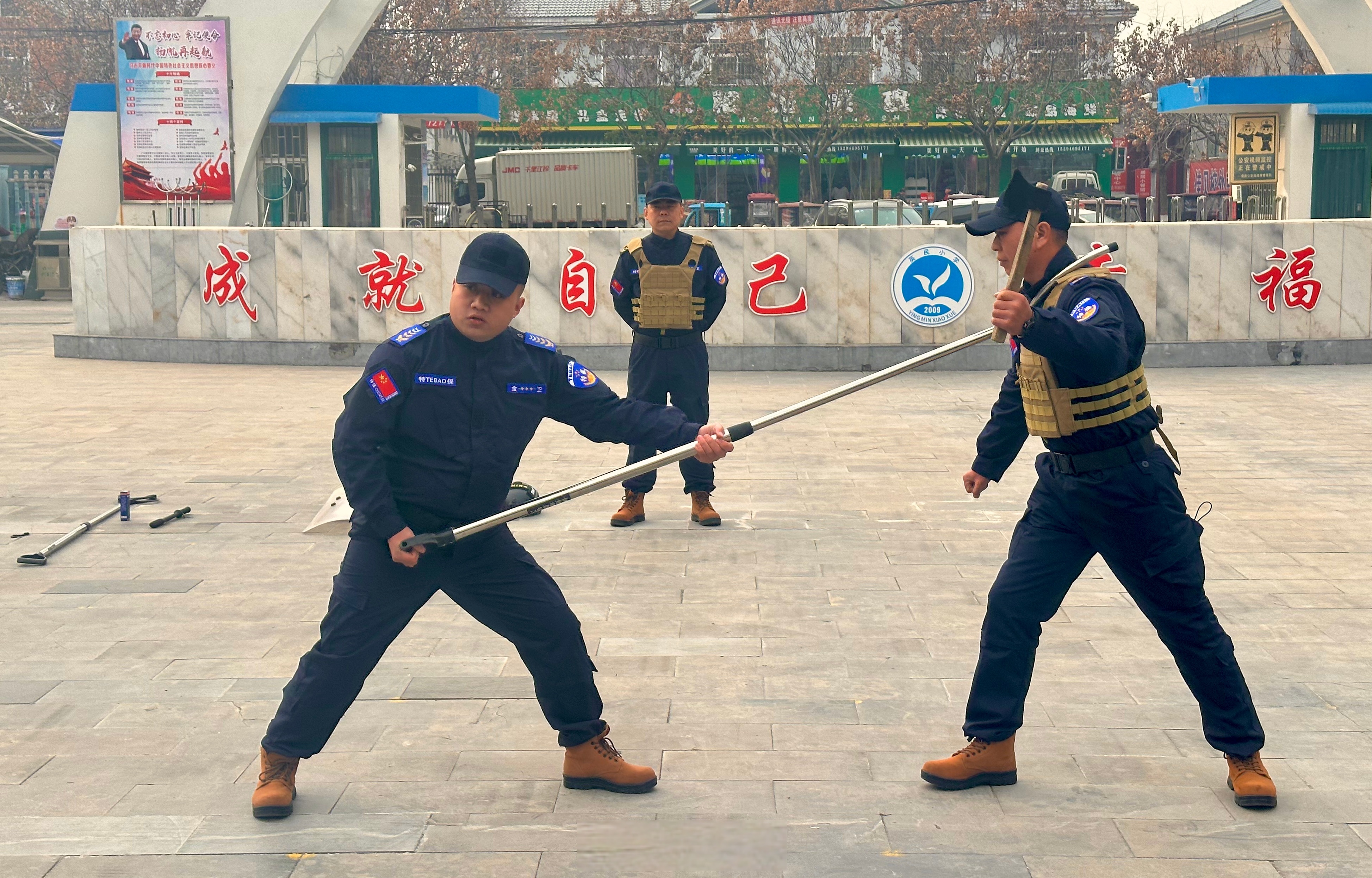 近日,河南省安阳市滑县金卫保安服务有限公司组织战术教官团队,在县