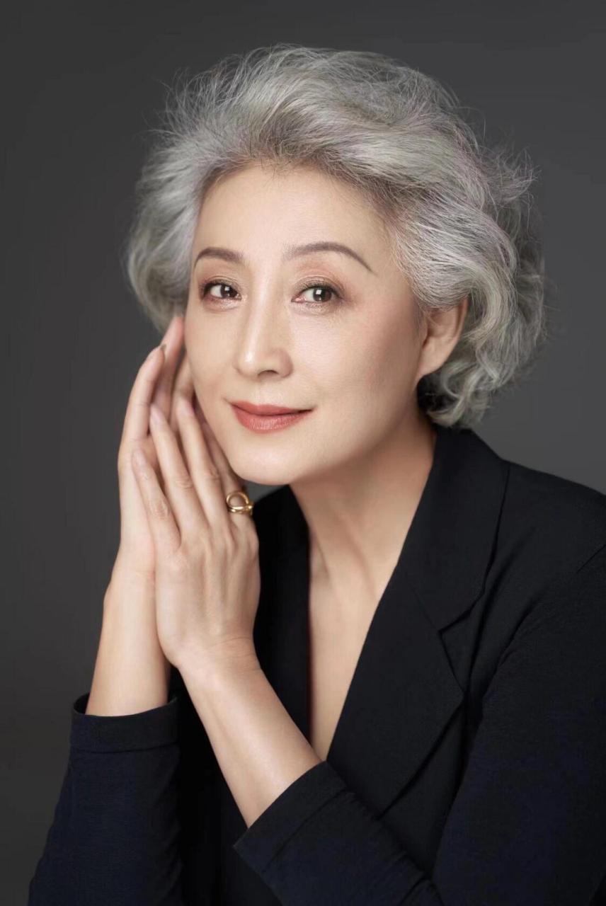 优雅气质的中老年模特 岁月不败美人,坐标南京的老年模特浚姐