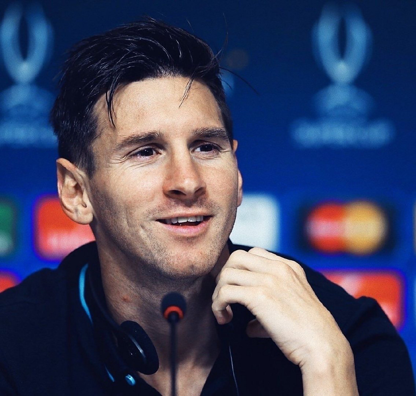 我都快忘了没胡子的梅西多么好看 多年以后,我想我还会记得那个在巴萨