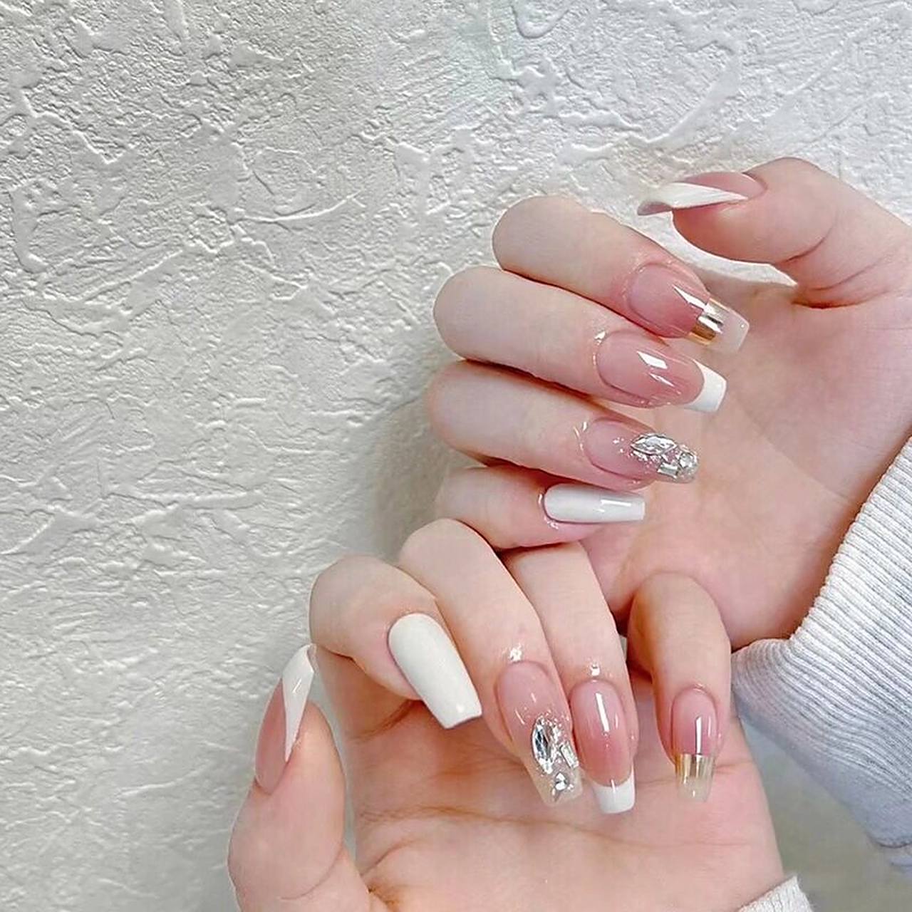 2023年新款美甲高级中长款美甲奶白色 奶白色 腮红 法式 魔镜粉 亮片