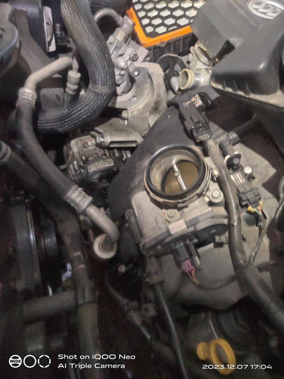 11君越2.4更换发电机碳刷