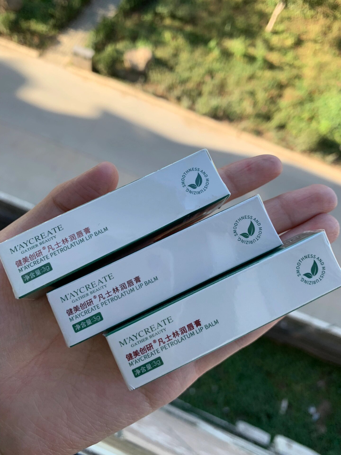 健美创研的凡士林润唇膏 味道是淡淡的柚子味 嘴巴干 嘴巴裂 的姐妹必