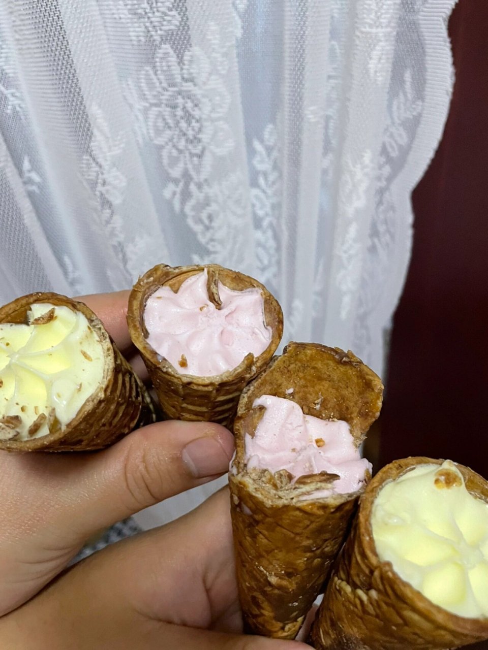 美斯霖双脆筒冰淇淋!从小吃到大! 这个冰淇淋脆筒小的时候叫双胞胎吧!