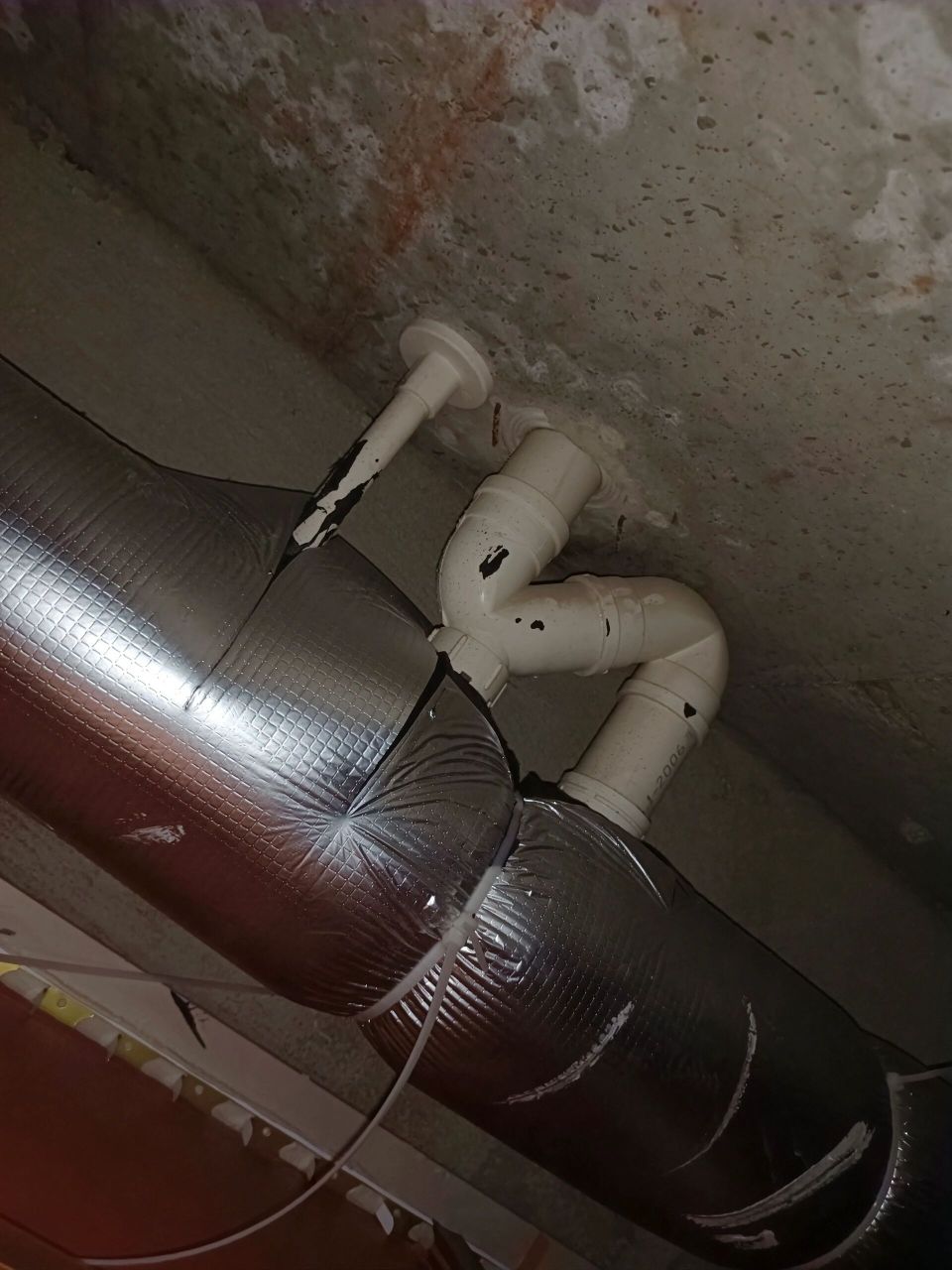 这种带存水弯的下水管马桶该如何选择 有没有懂行的朋友,这种水管的存