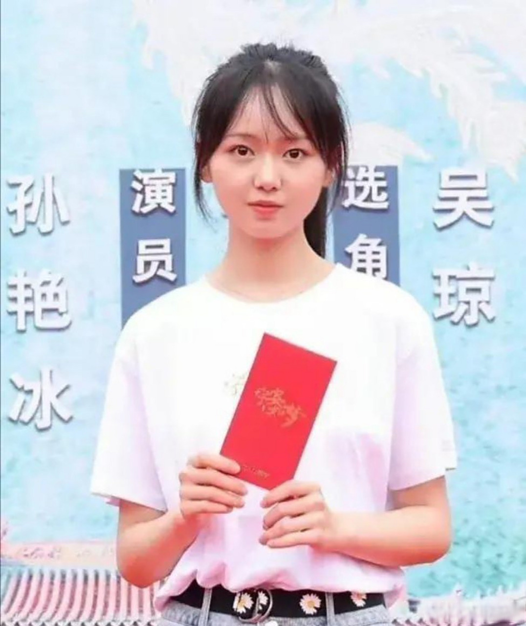 小戏骨版红楼梦的薛宝钗扮演者钟宝儿,长大了!