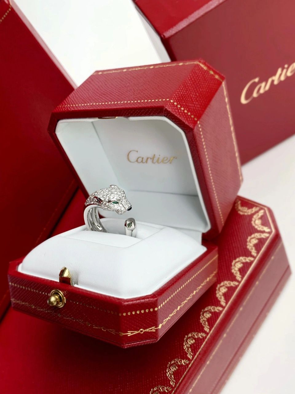 卡d亚cartier白金半钻豹头戒指   cartier 卡地亚 白金 半钻 豹头
