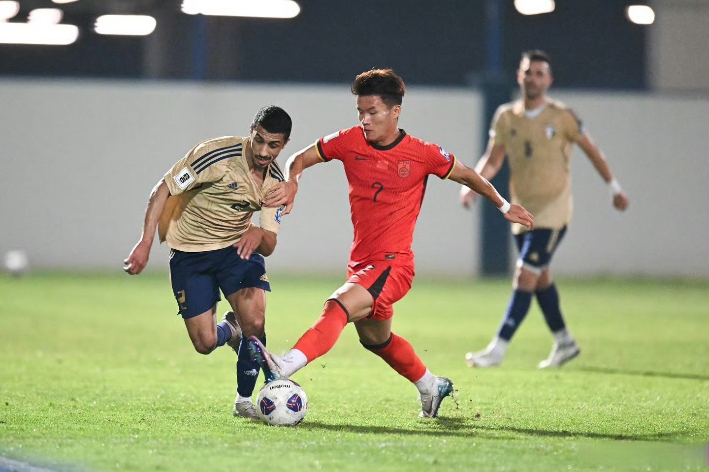 国足中前场搭配解析：技术与速度如何平衡？的简单介绍