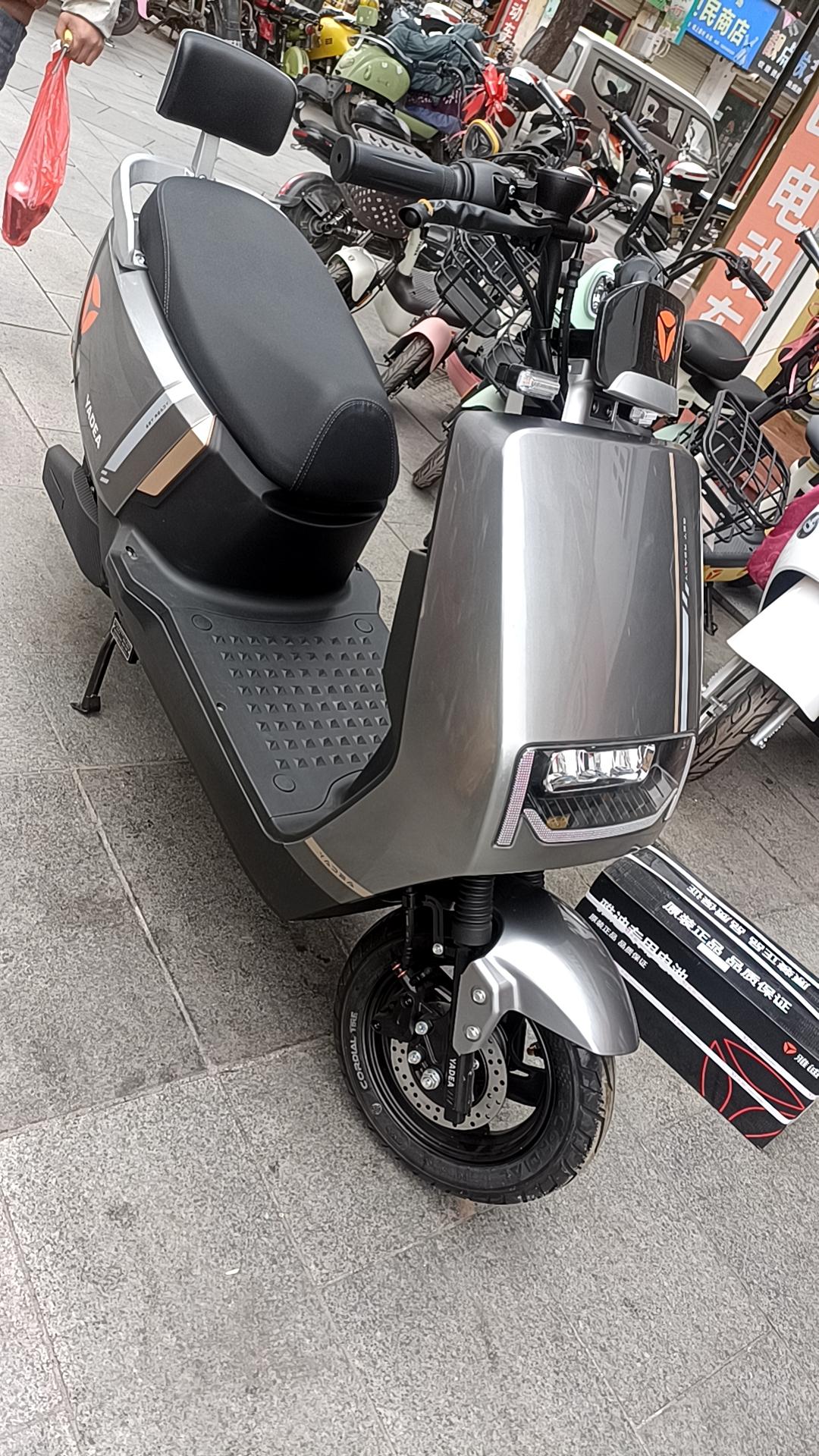 考虑了很久,终于全款买了,觉得没有分期的必要,又