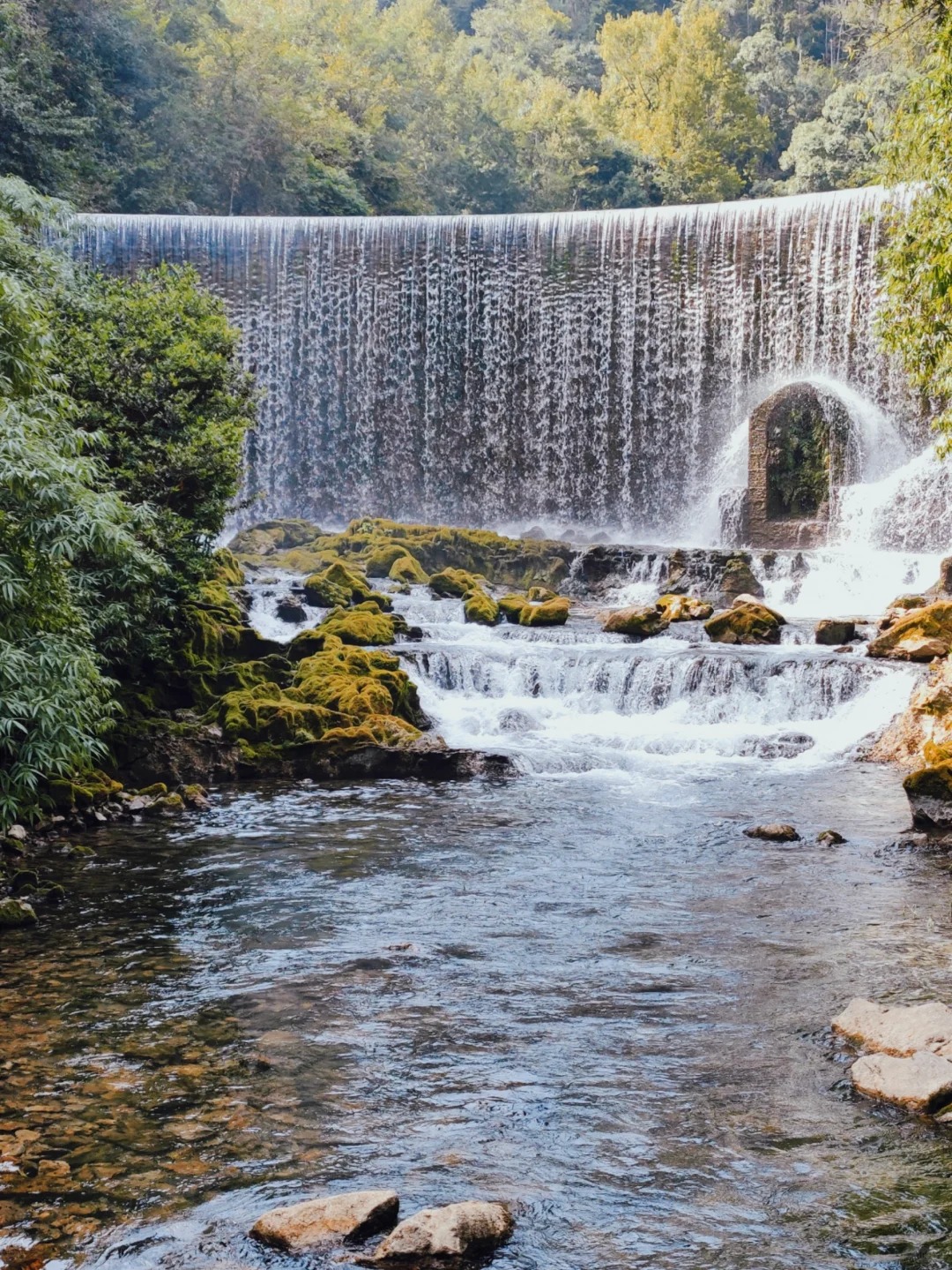 166 99#安徽宏村7715 宏村位于黄山区的南屏山脉中,是中国