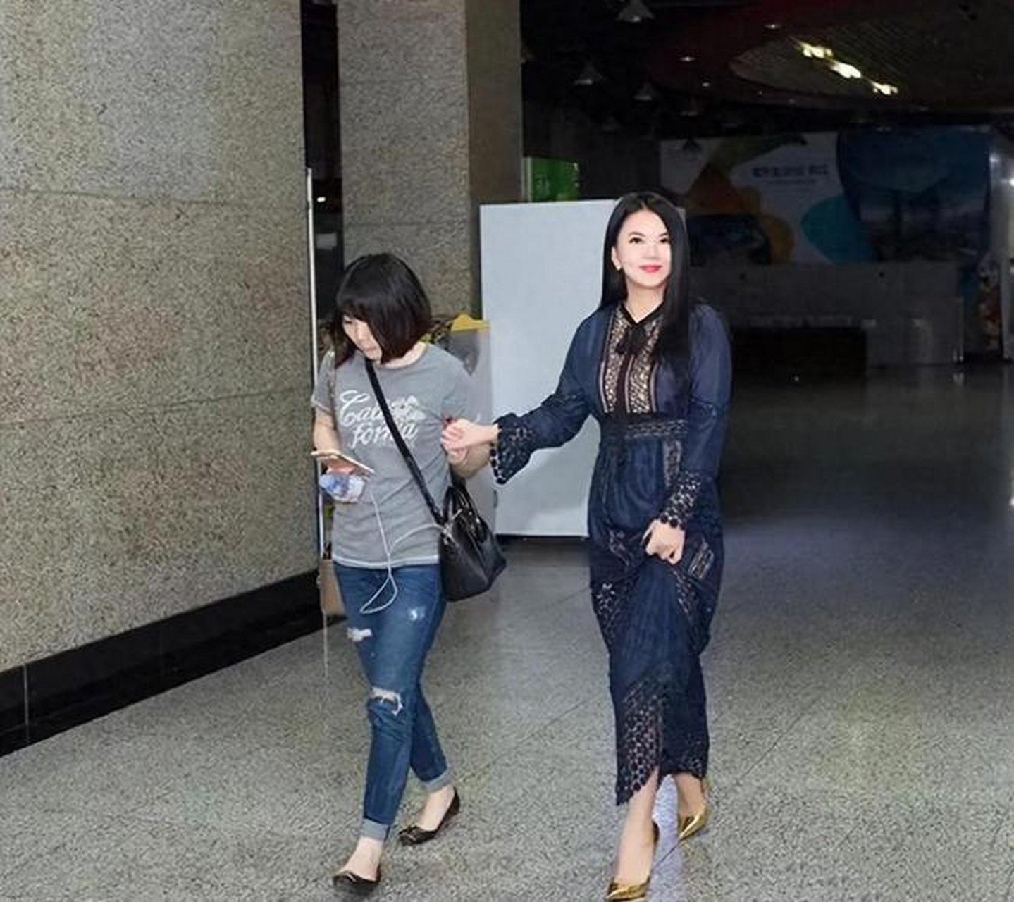 当郭晶晶与李湘同框,终于见识了"真豪"与"土豪"差距有多大了